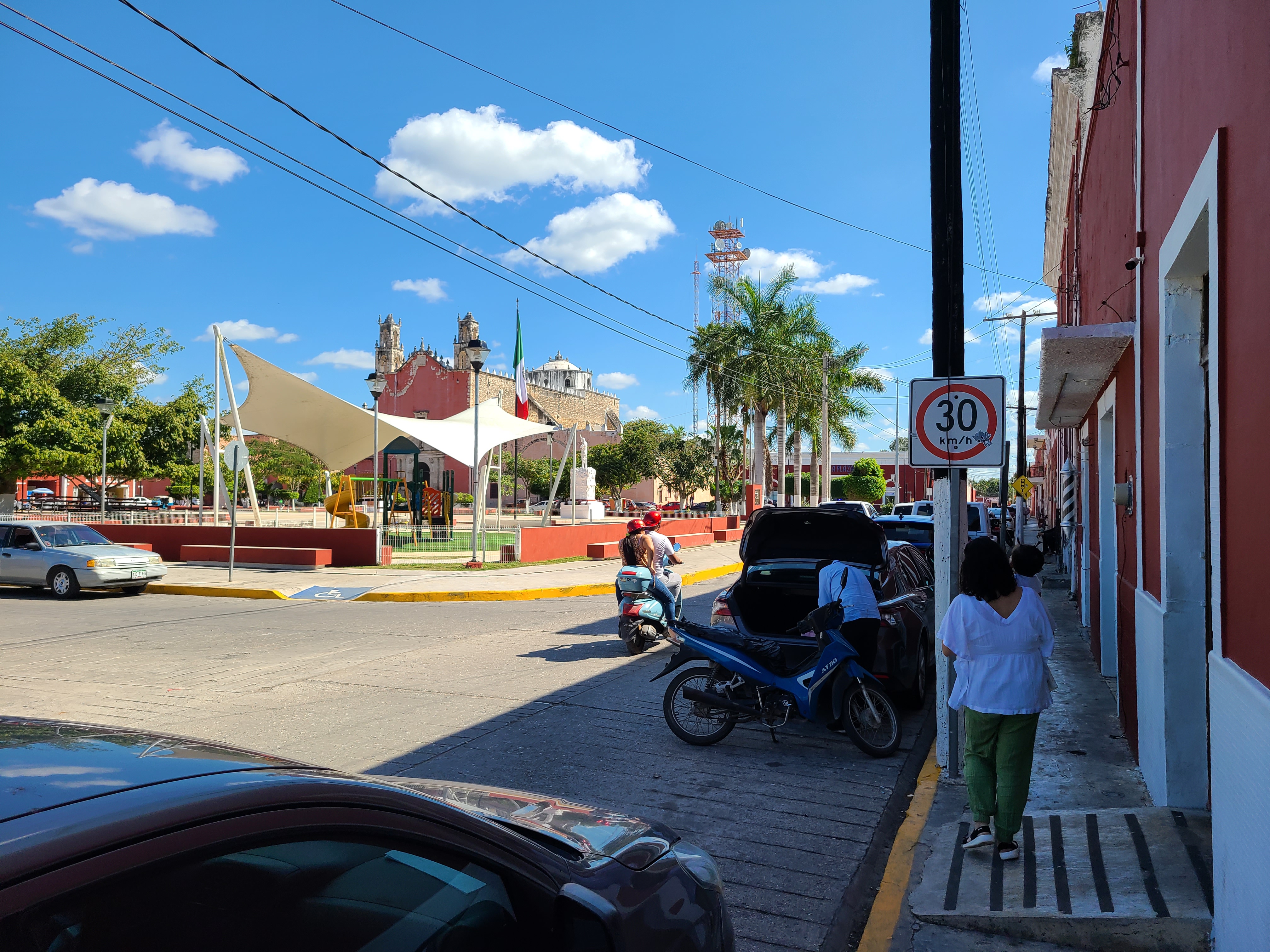 Resturante El Mirador, Originales Huevos Motuleños y más image 6