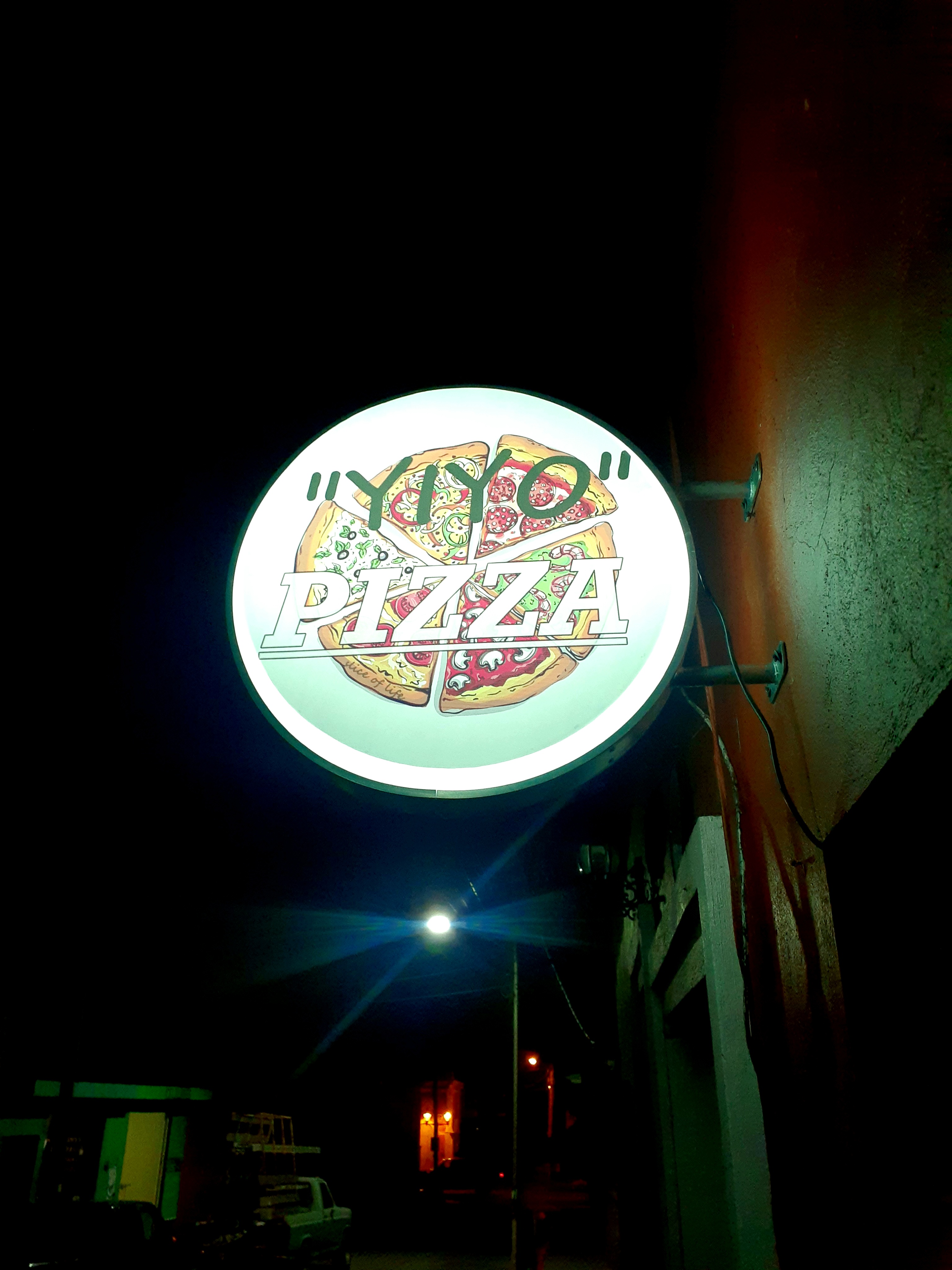 Yiyo Pizza image 2