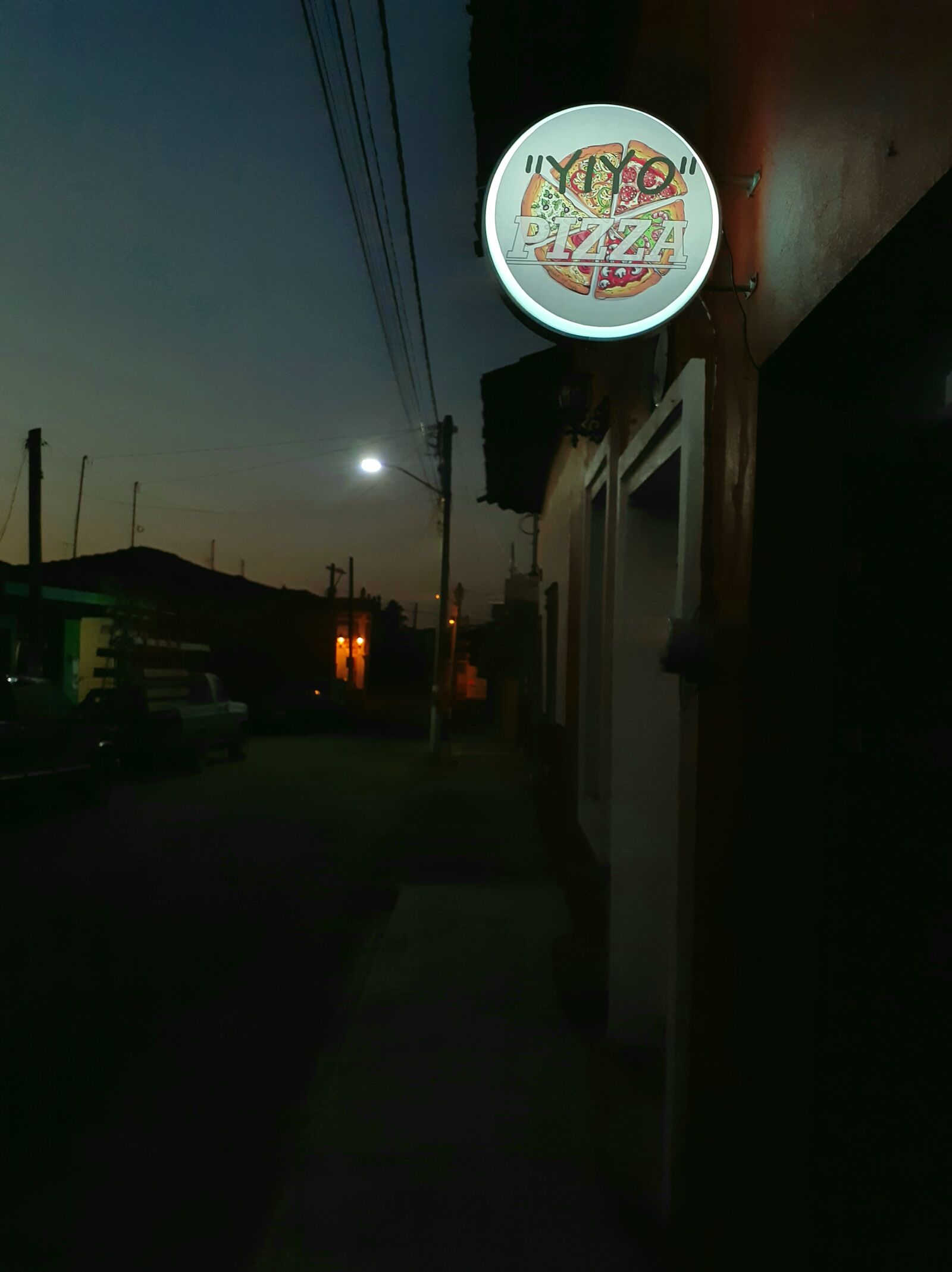 Yiyo Pizza image 3