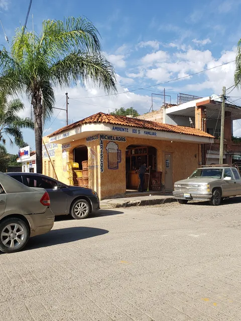 Beethoven’s Bar y Mariscos image 2