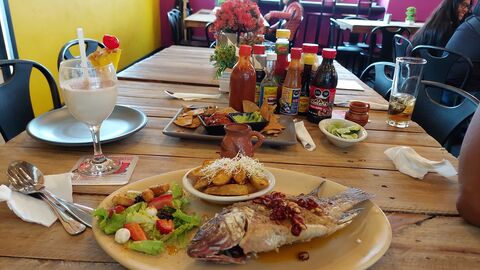 El 24 Mariscos y Parrilla image 1