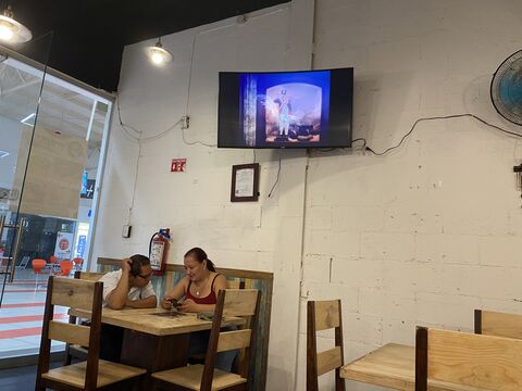 A Feu Lent Restaurante Grill and Beer image 3