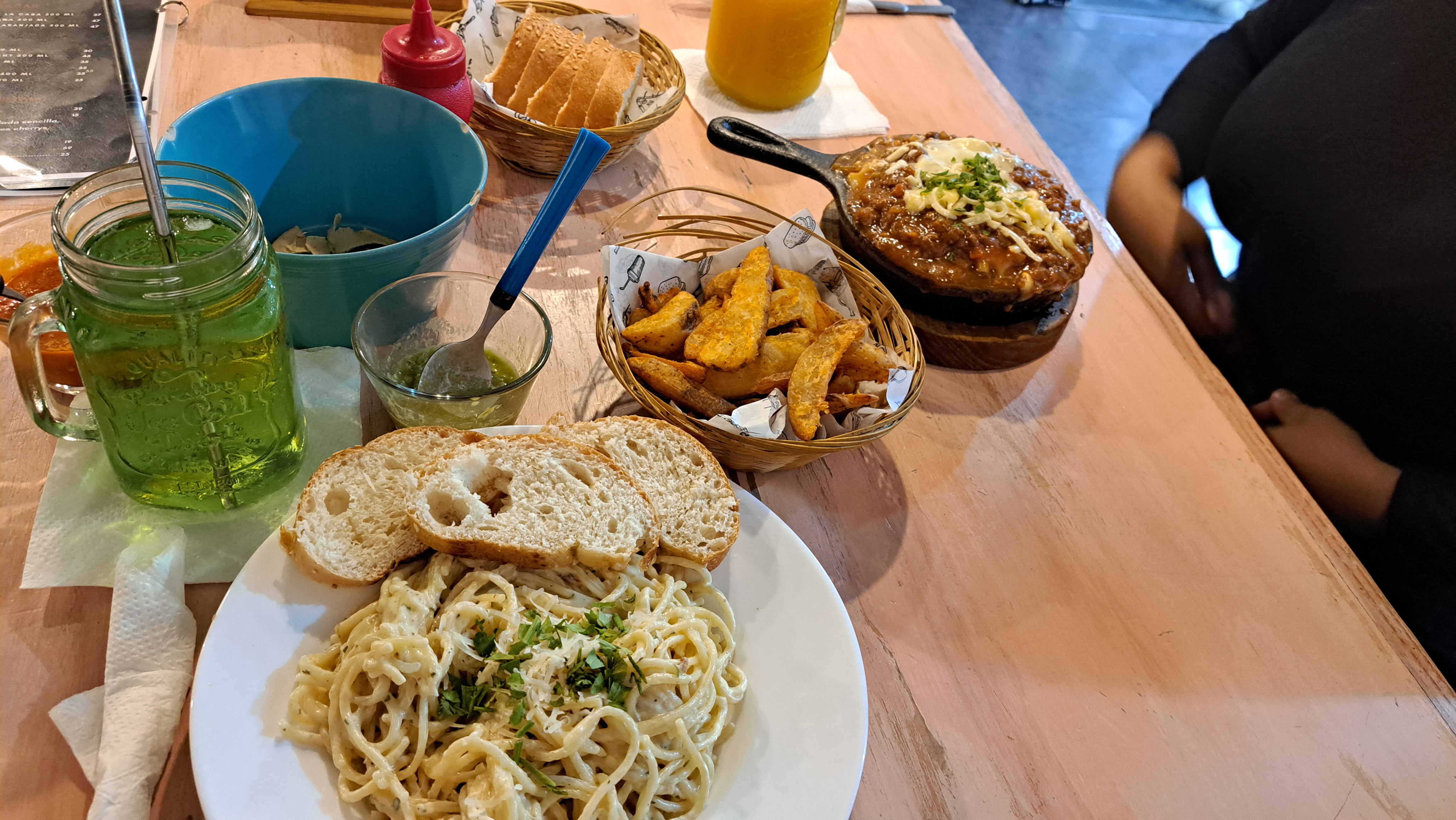 A Feu Lent Restaurante Grill and Beer image 4