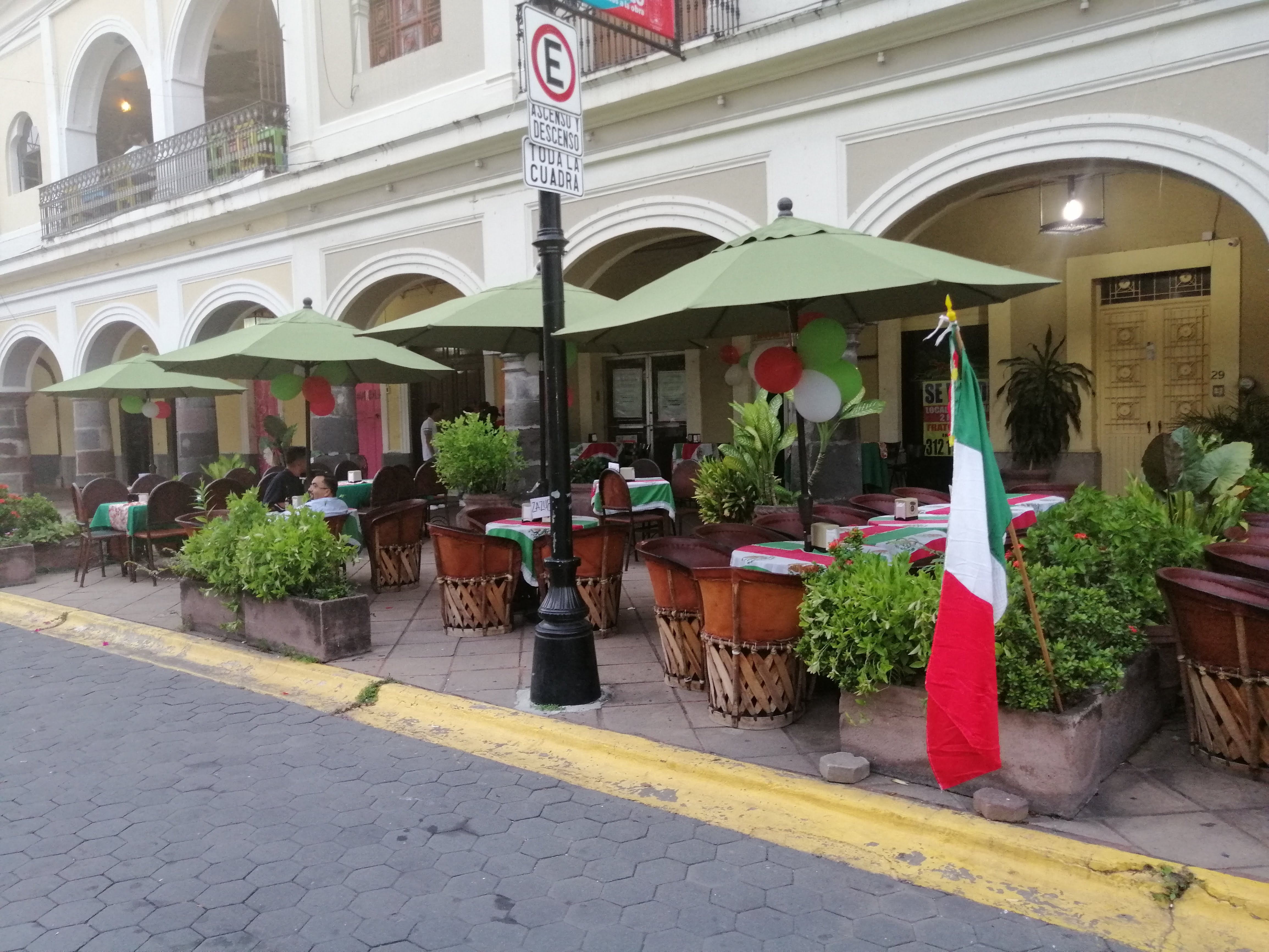 La Placita Restaurant familiar image 3