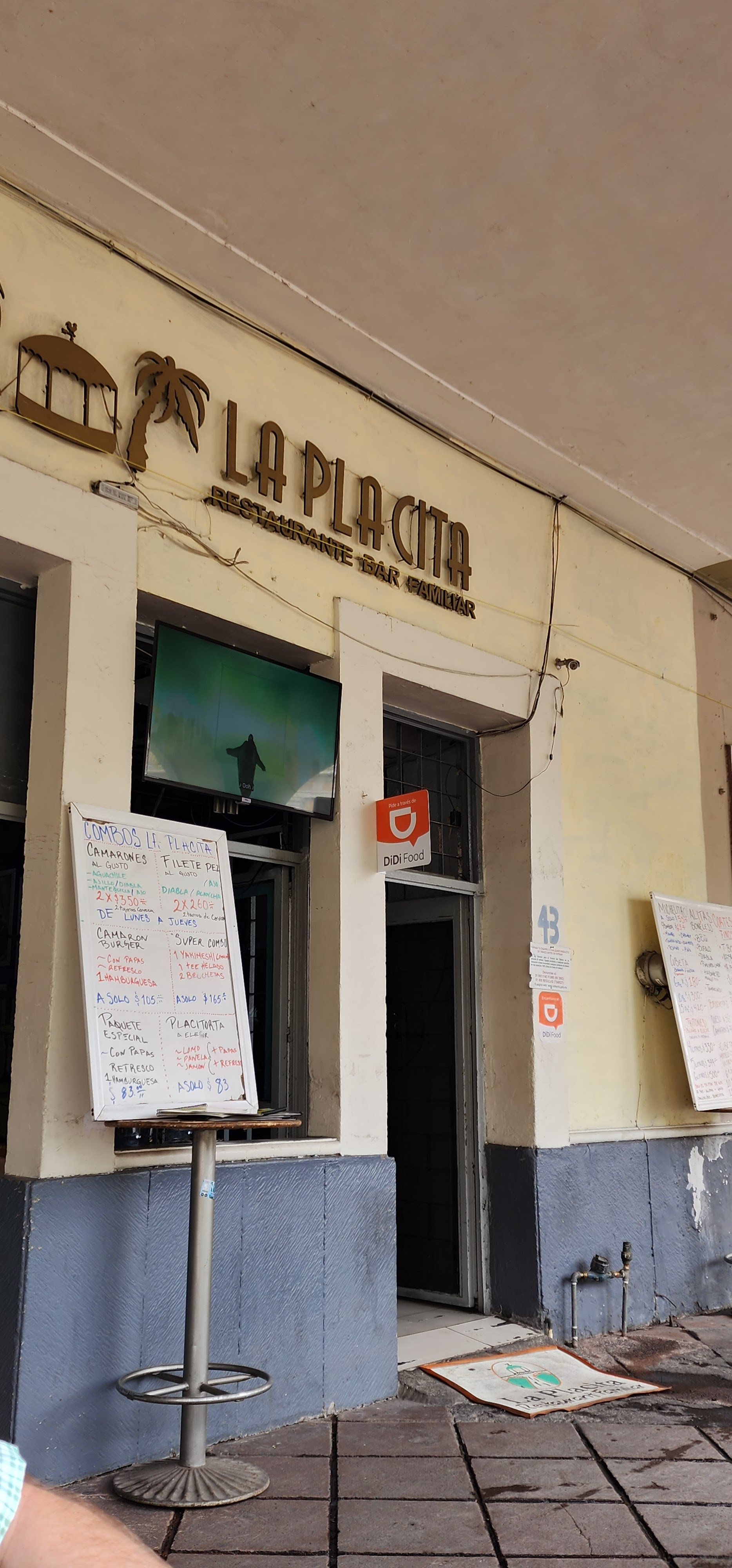 La Placita Restaurant familiar image 6