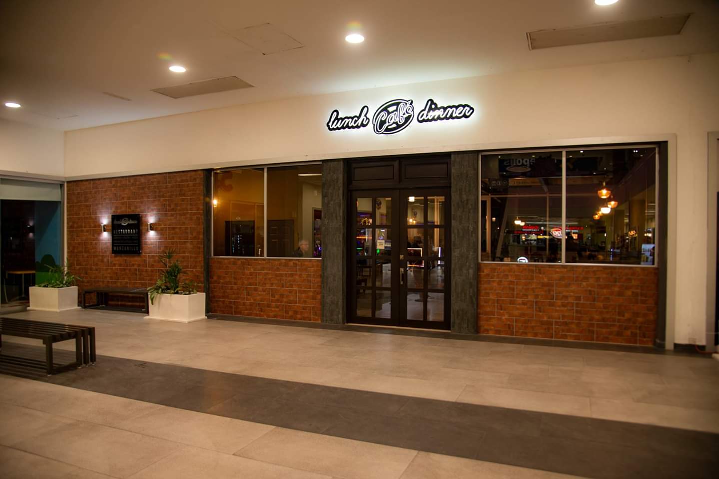 CAFÉ LUNCH & DINNER image 1