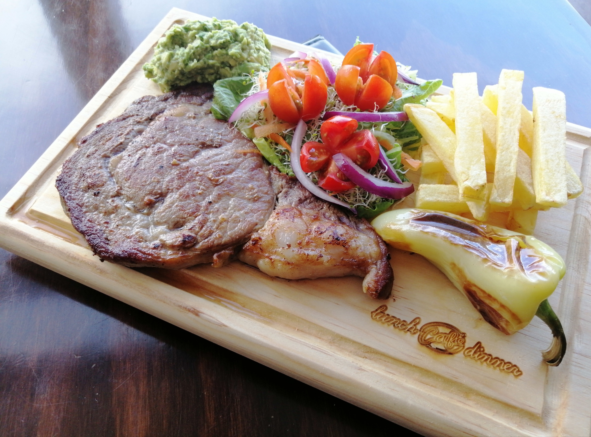 CAFÉ LUNCH & DINNER image 2