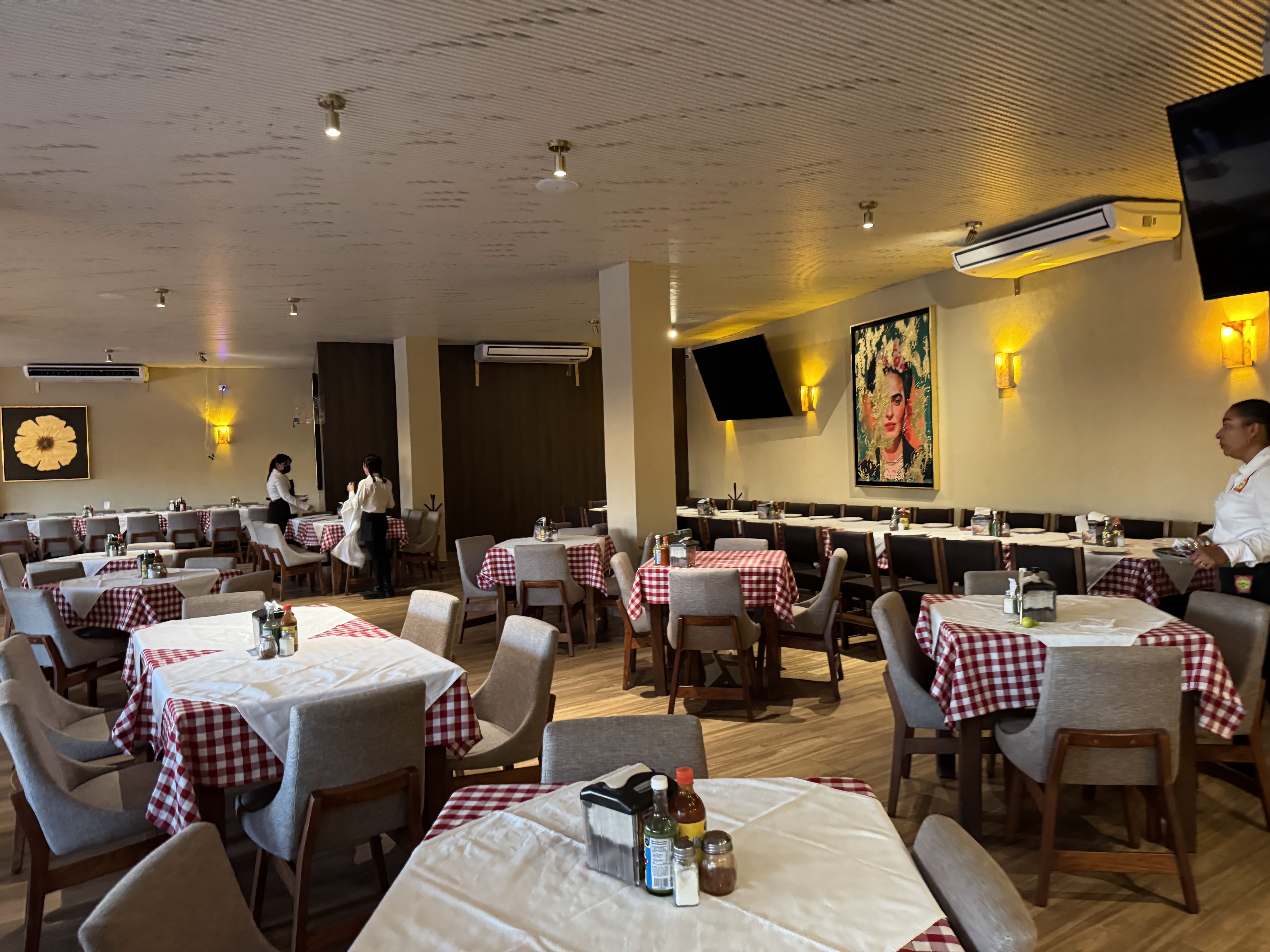 Napoli Restaurant Bar image 1