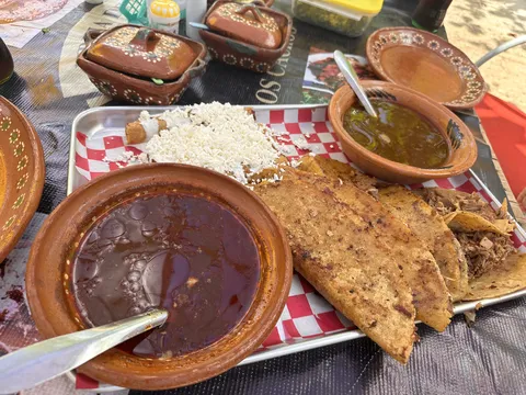 Birria de res Los Cachos image 2