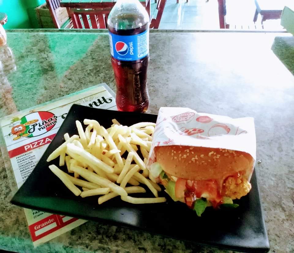 Piña's pizzería image 5