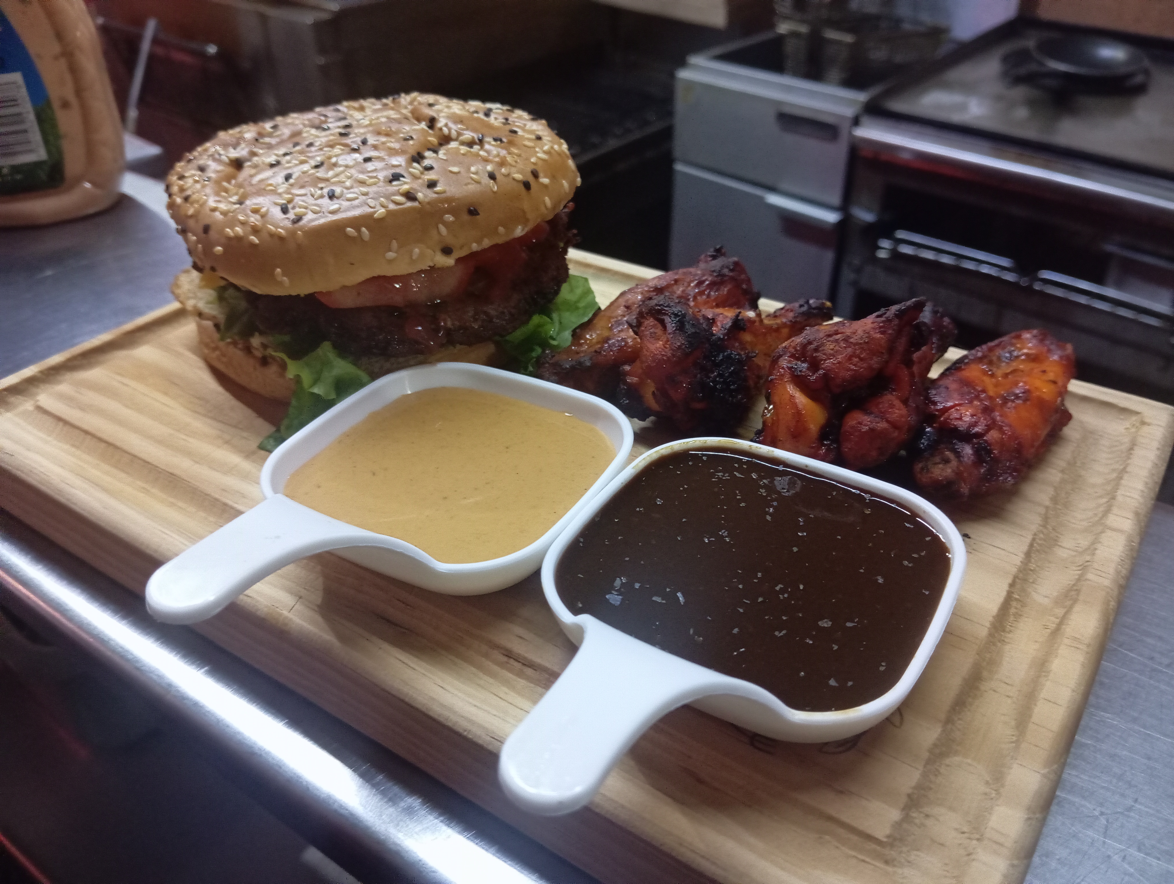 Charly pizzería, carnes, mariscos y más... image 2