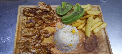 Charly pizzería, carnes, mariscos y más... image 5