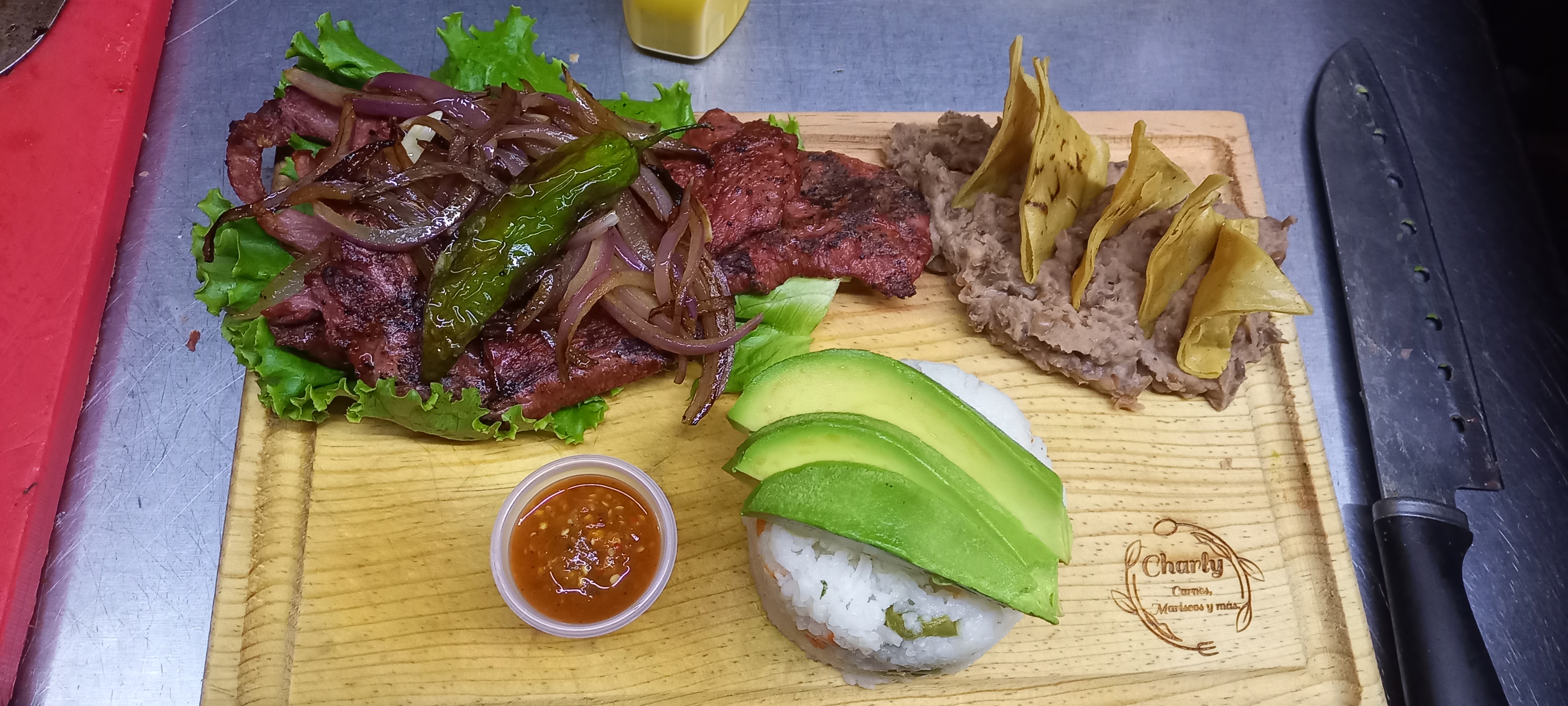 Charly pizzería, carnes, mariscos y más... image 7