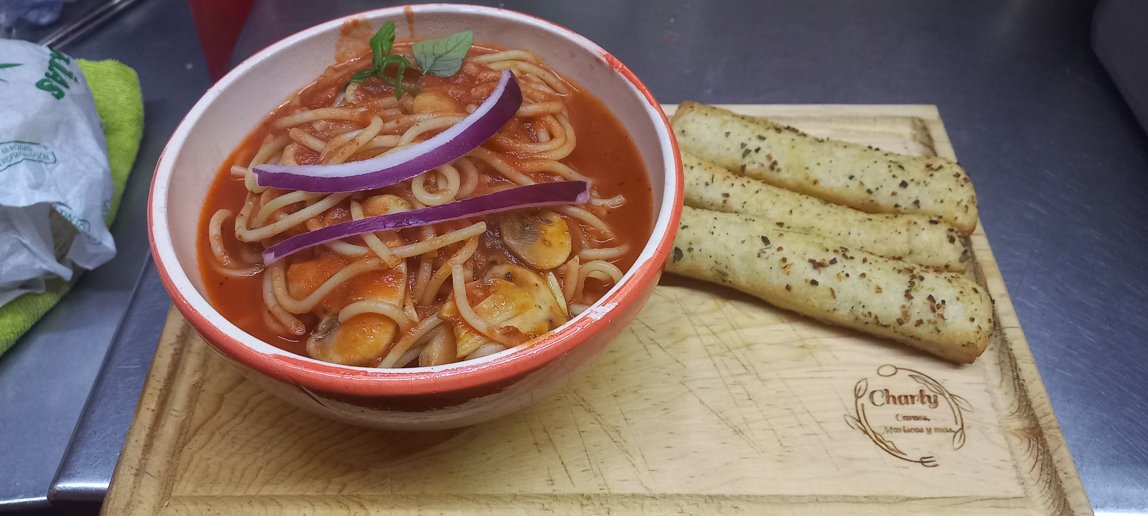 Charly pizzería, carnes, mariscos y más... image 10