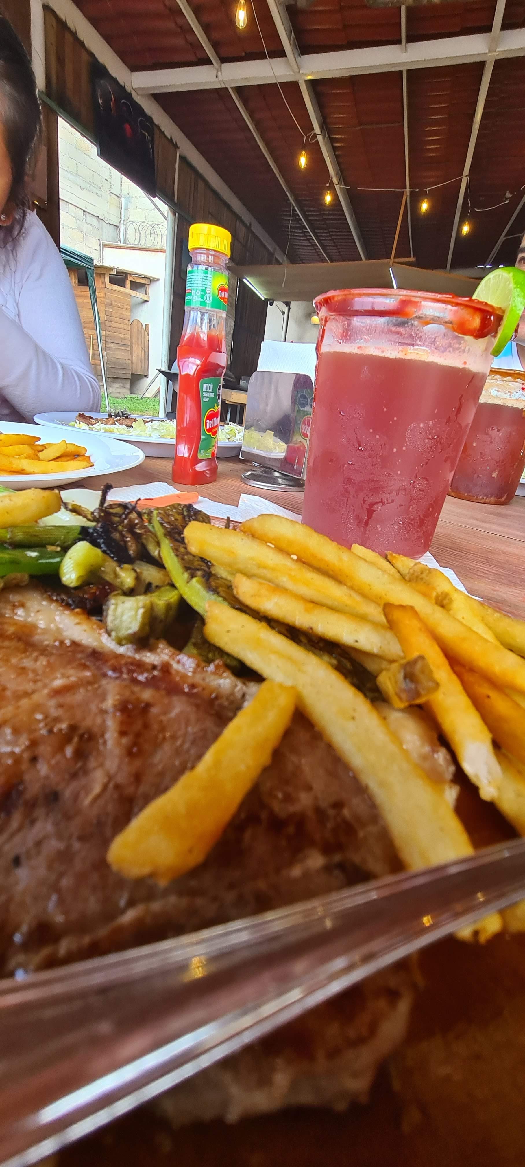 Azcatlmolli Restaurante image 5