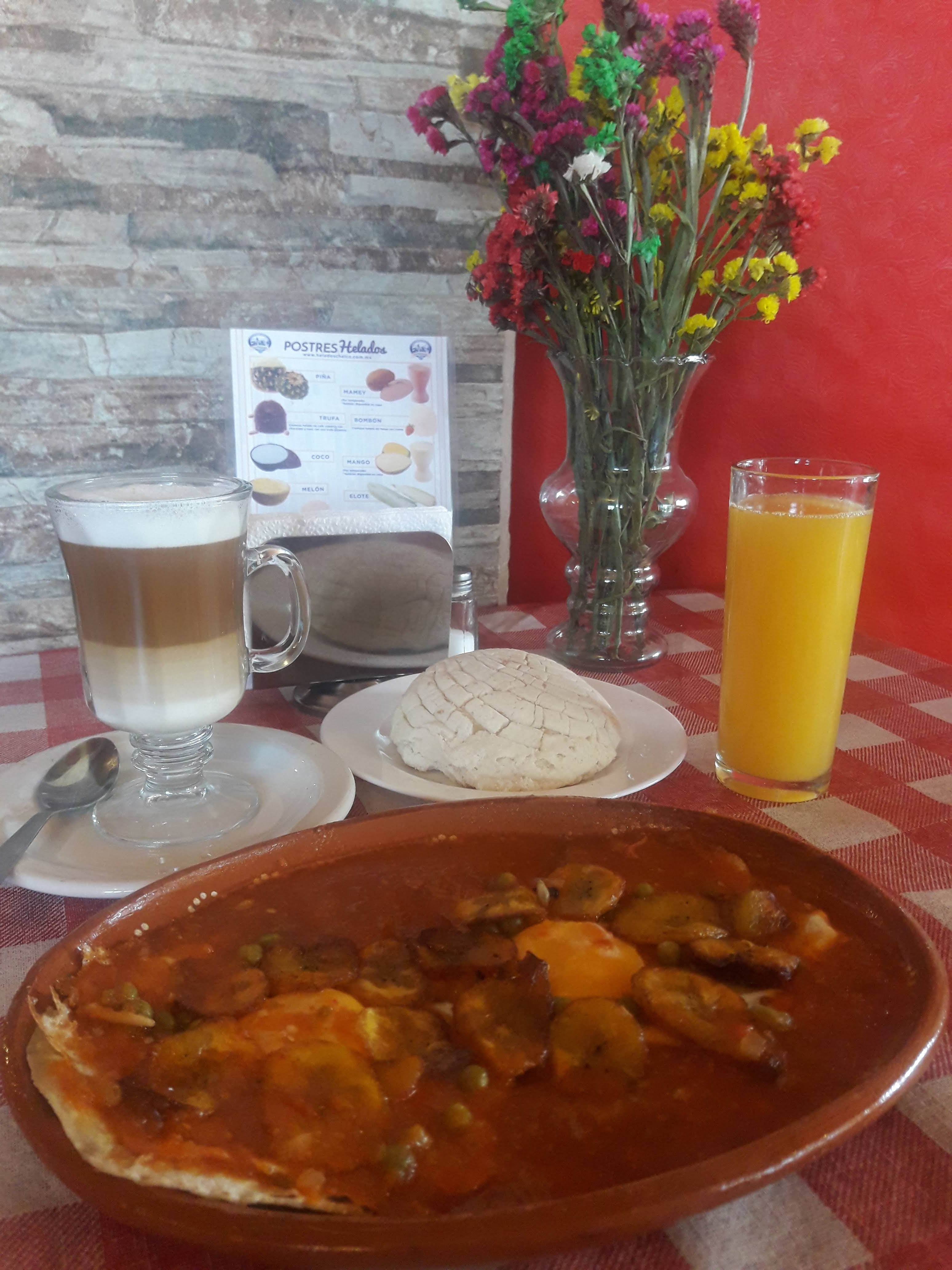 Azcatlmolli Restaurante image 9