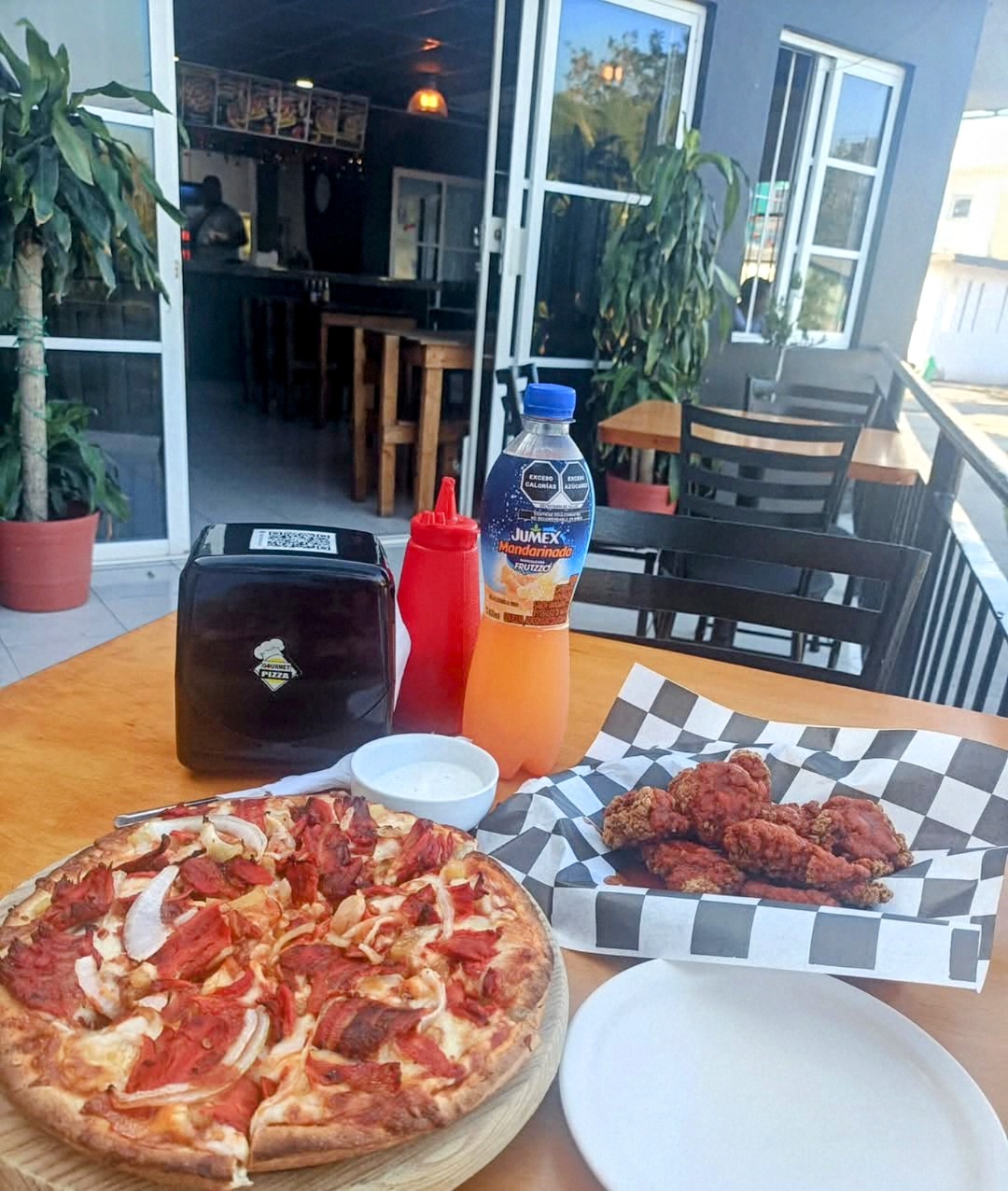 Gourmet pizza image 6