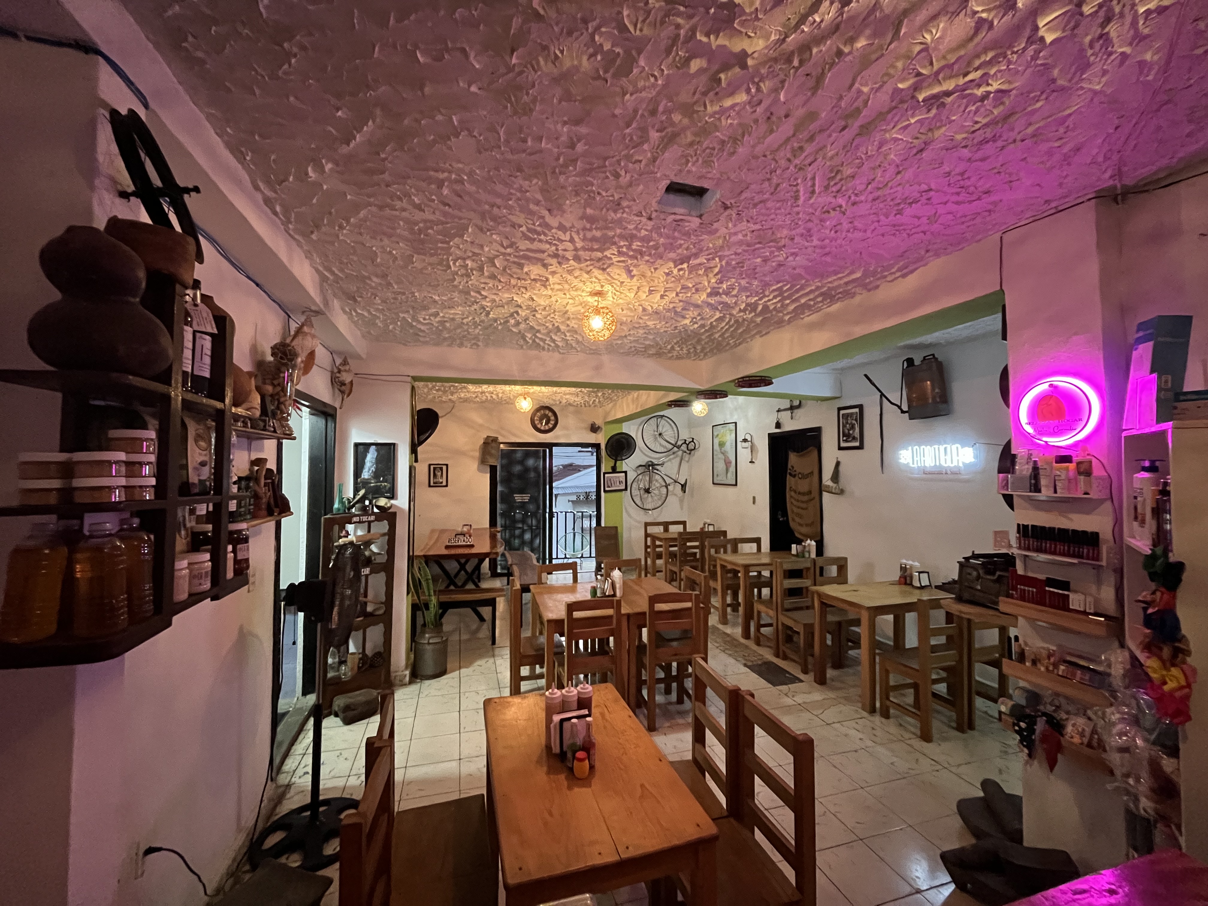 La Antigua Restaurante & Snack image 1