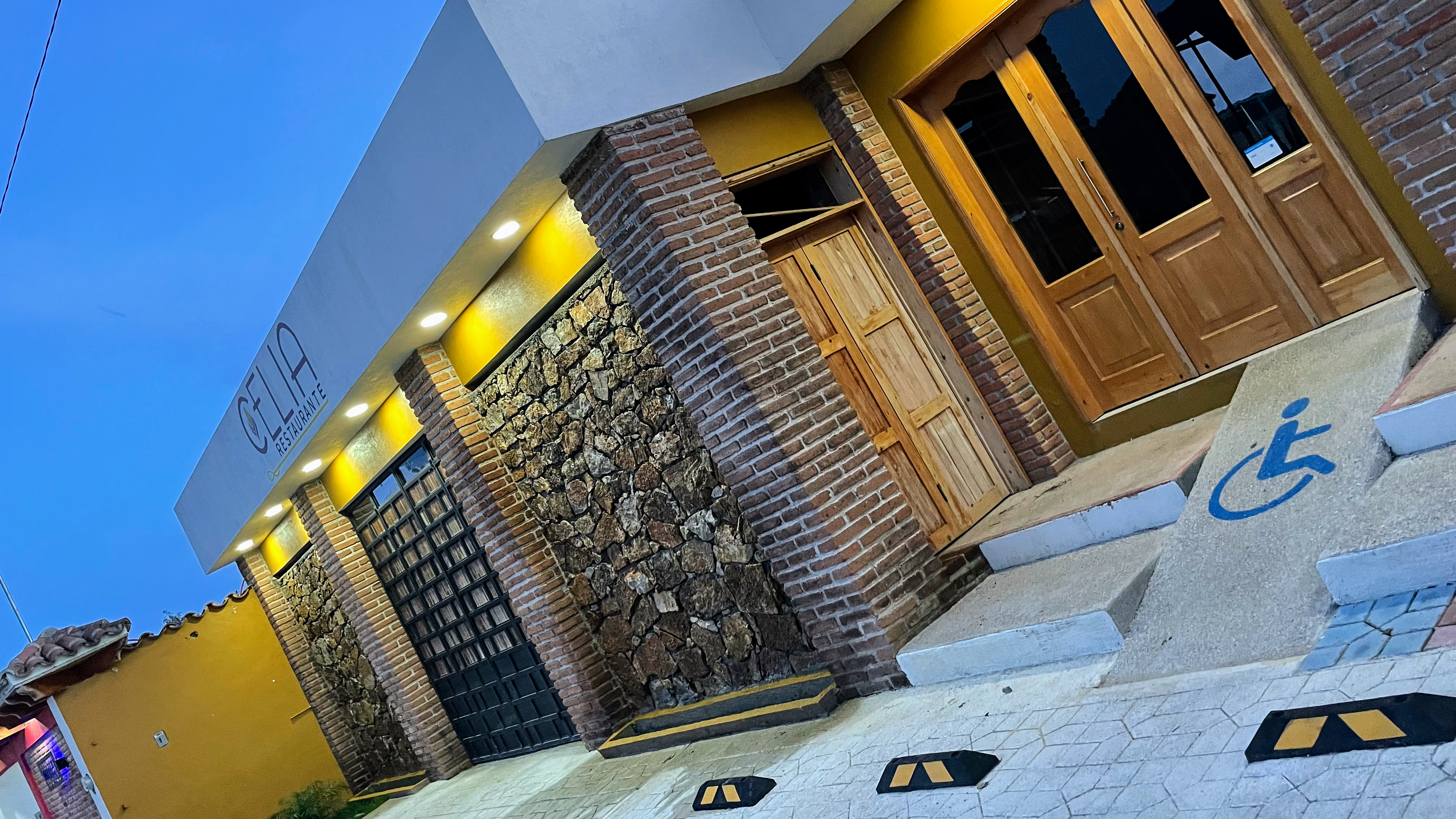 Celia restaurante image 3