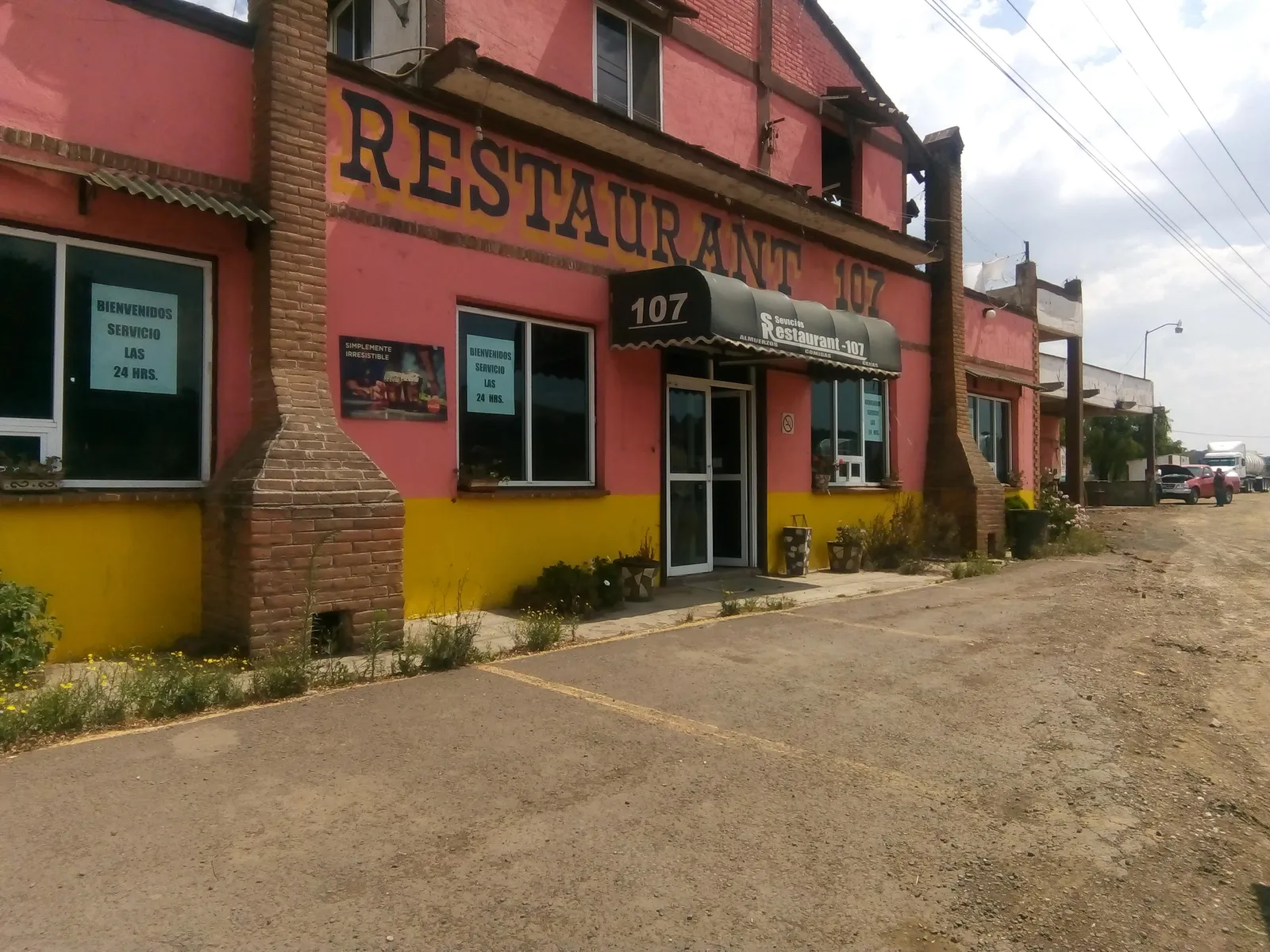 RESTAURANT EL 107 image 4