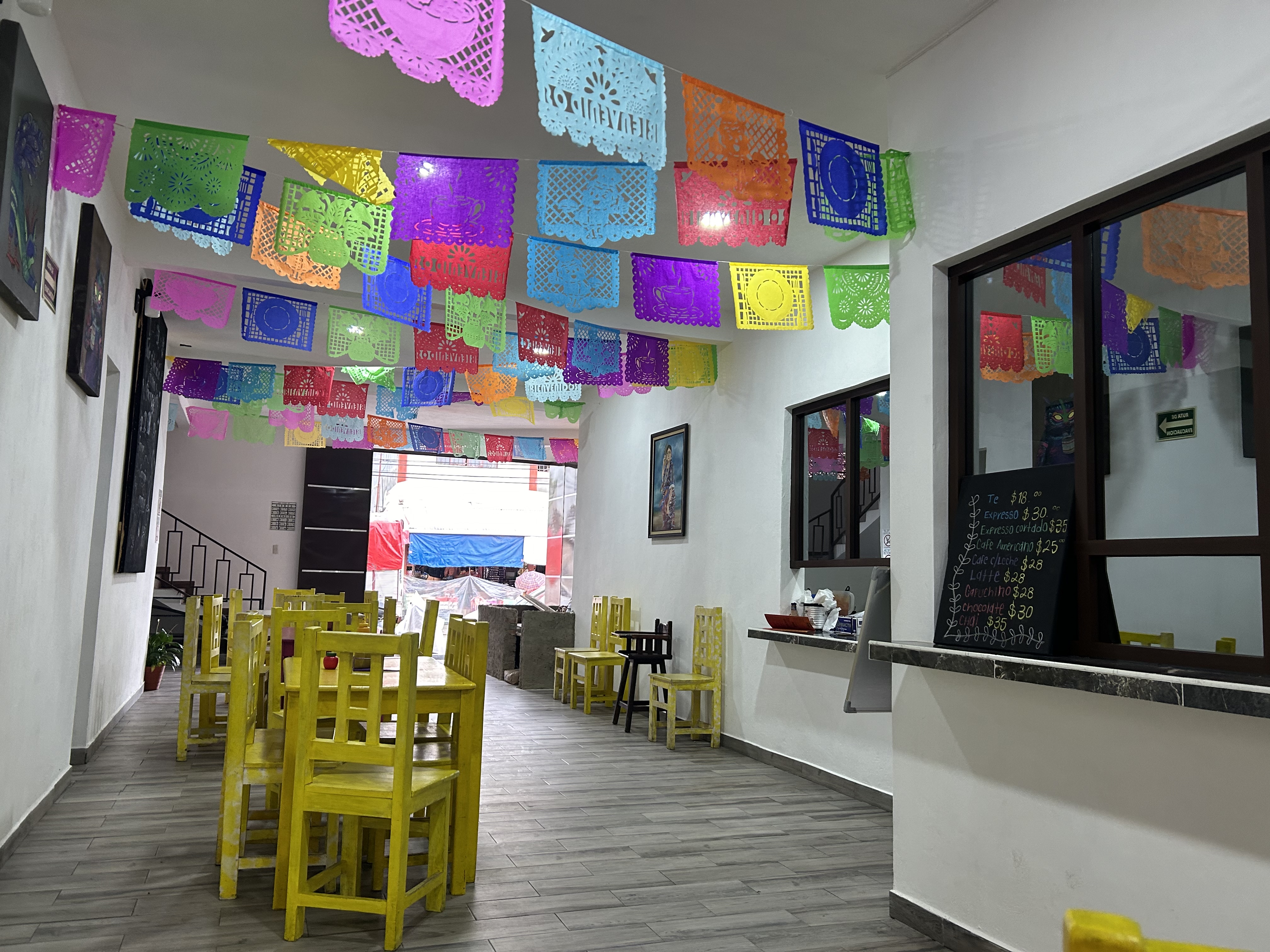 Alebrije restaurante image 3