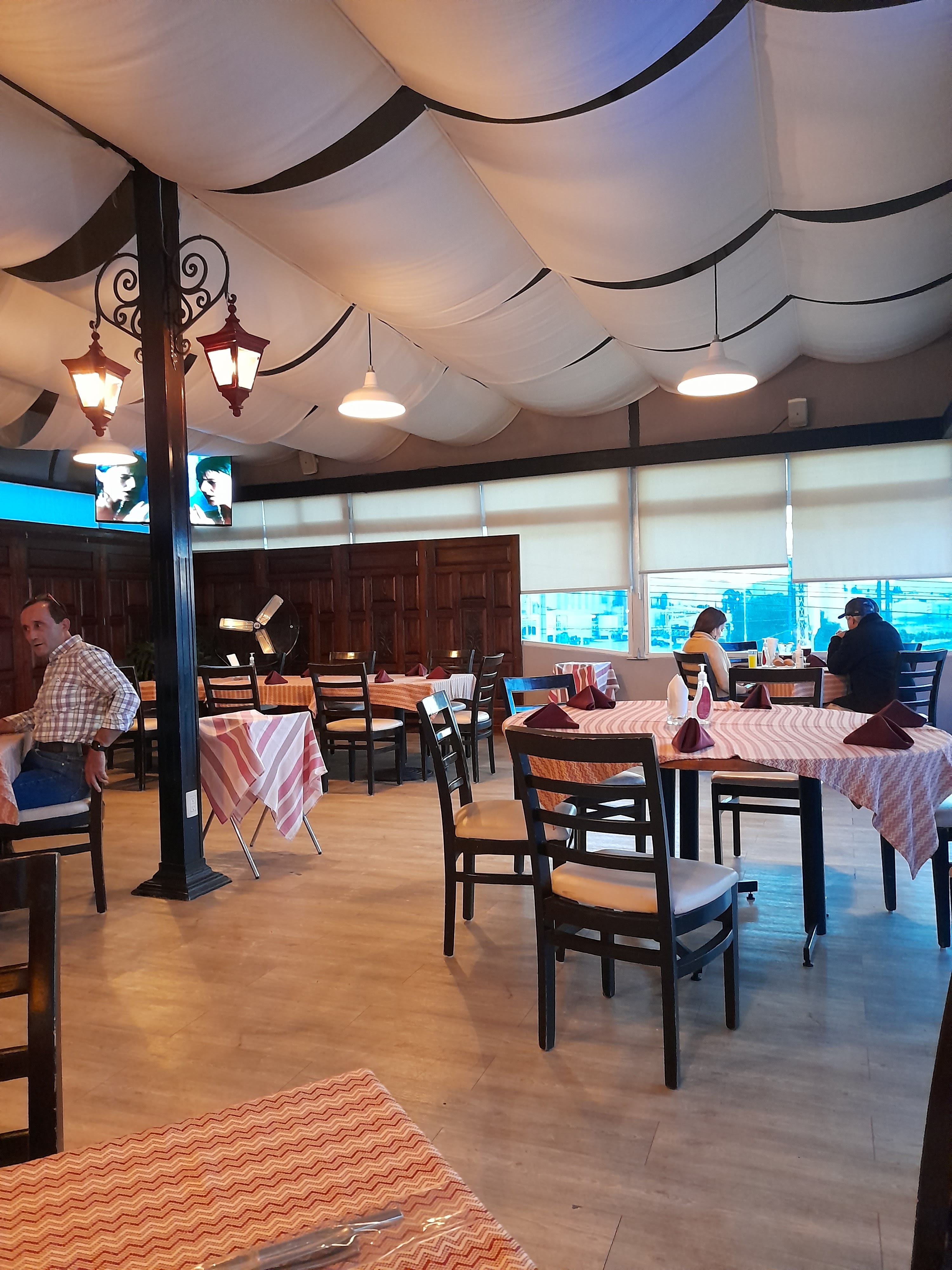 LUCCINA RISTORANTE image 4