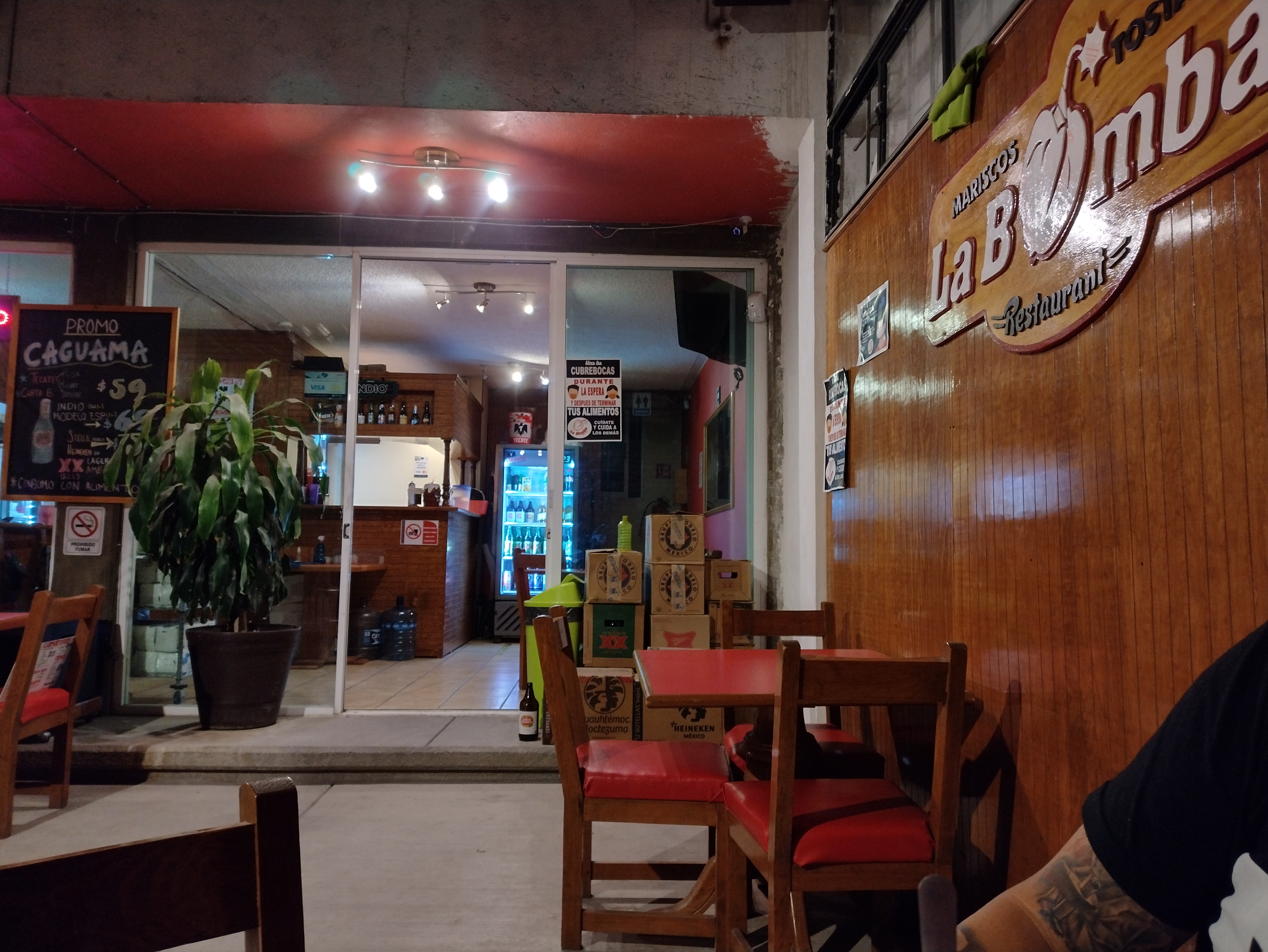 La Bomba Restaurant image 4