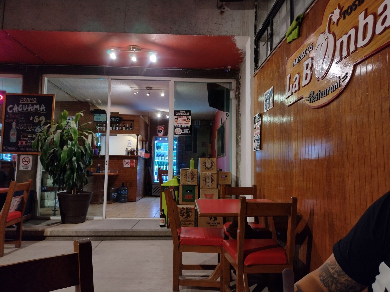 La Bomba Restaurant image 4