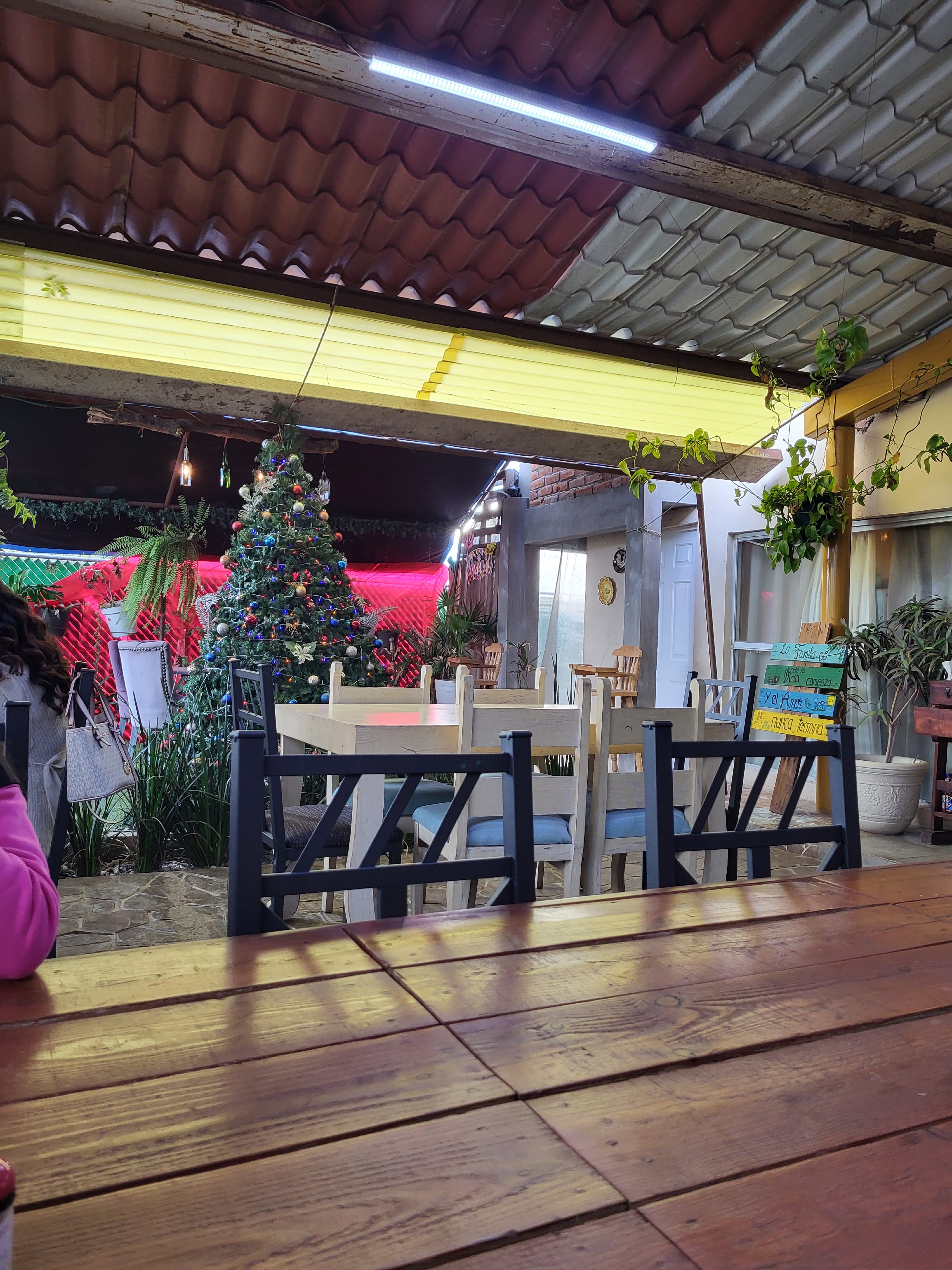 OK CORRAL CORTES Y MARISCOS image 9