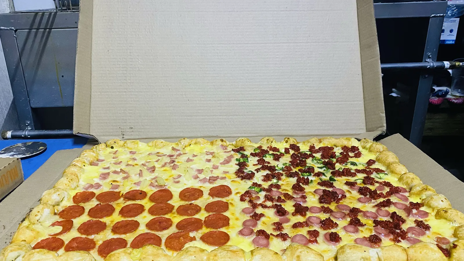 PIZZAS CHEEZY image 2