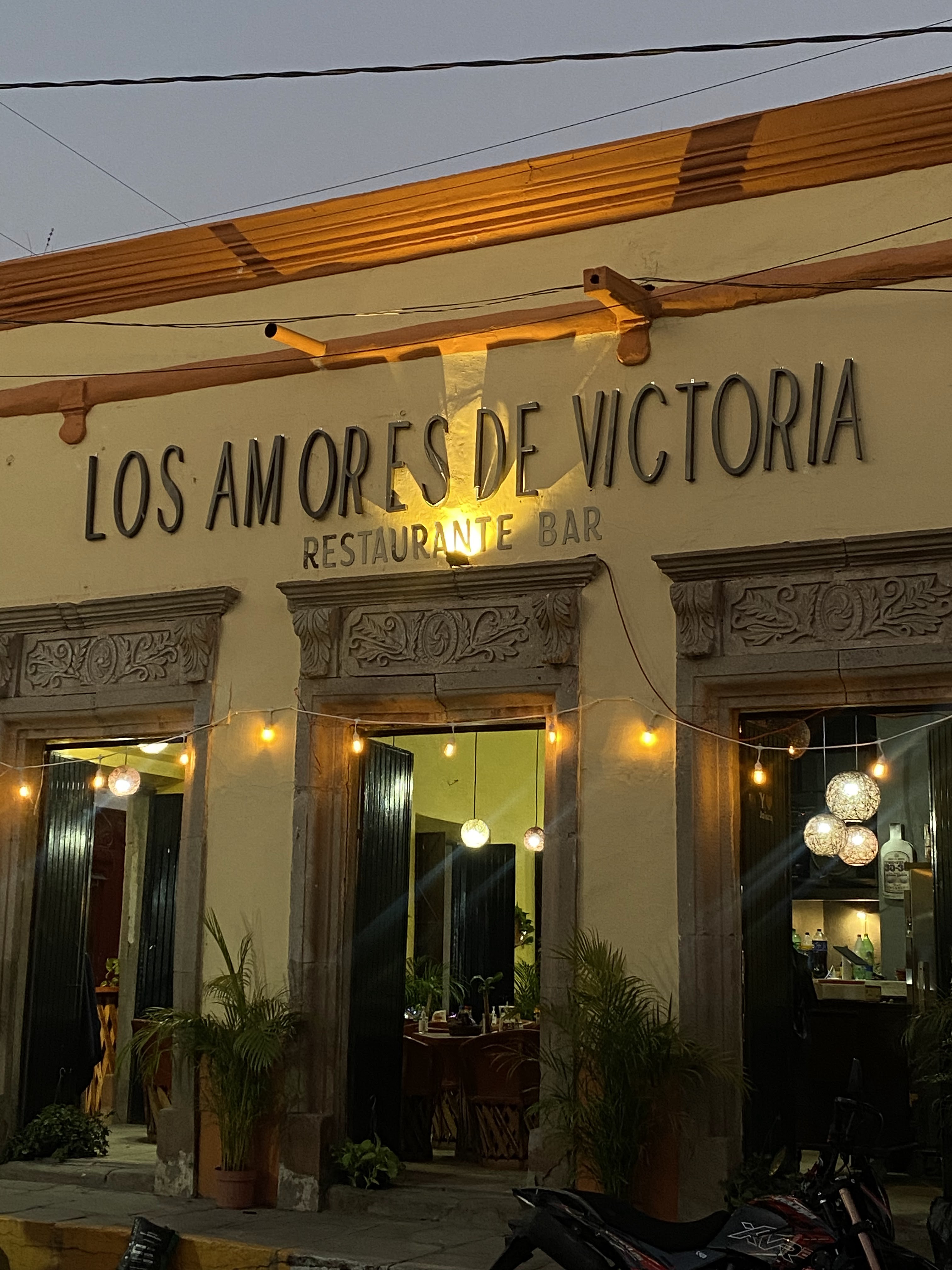 LOS AMORES DE VICTORIA image 1