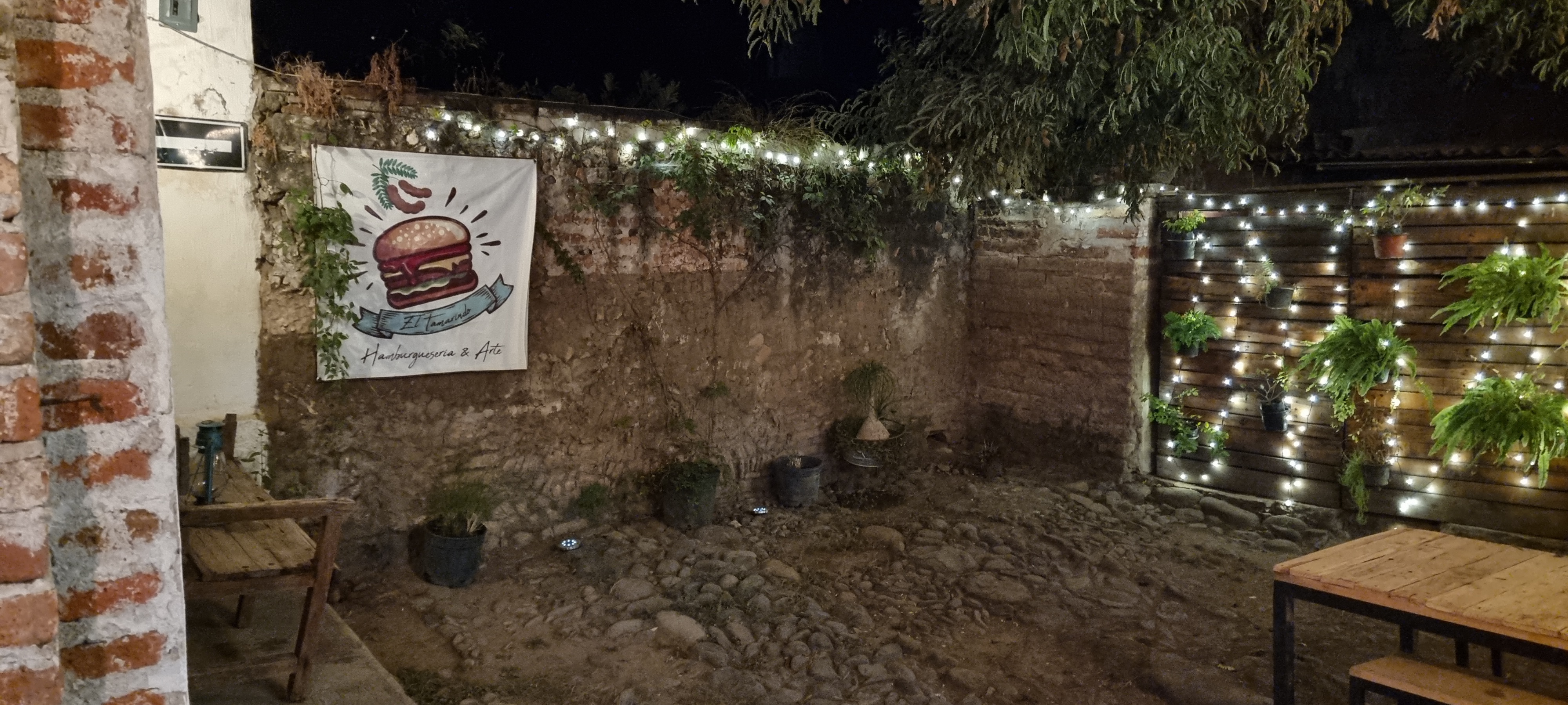 Hamburguesería y Arte "El Tamarindo" image 9