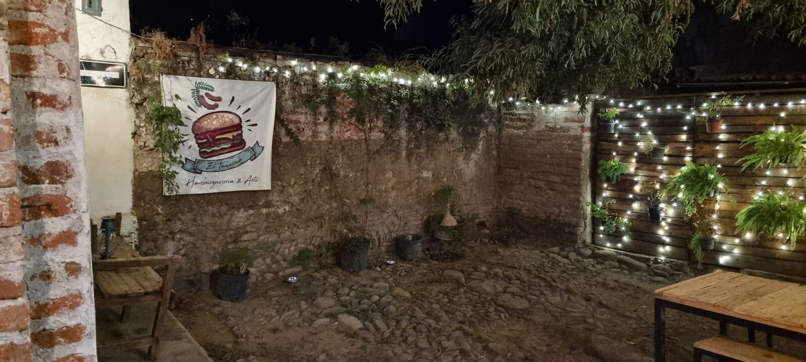 Hamburguesería y Arte "El Tamarindo" image 9