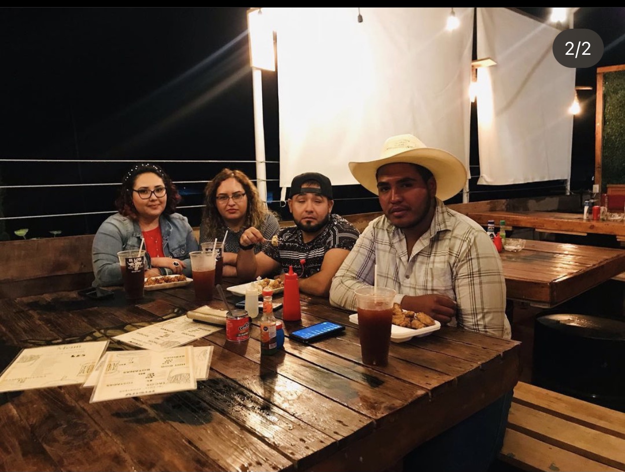 El Lote Sport Bar image 1