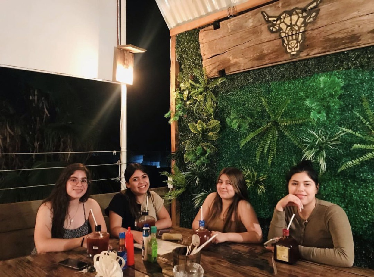 El Lote Sport Bar image 10