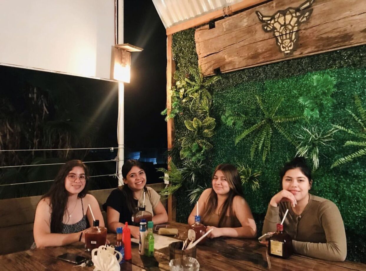 El Lote Sport Bar image 10