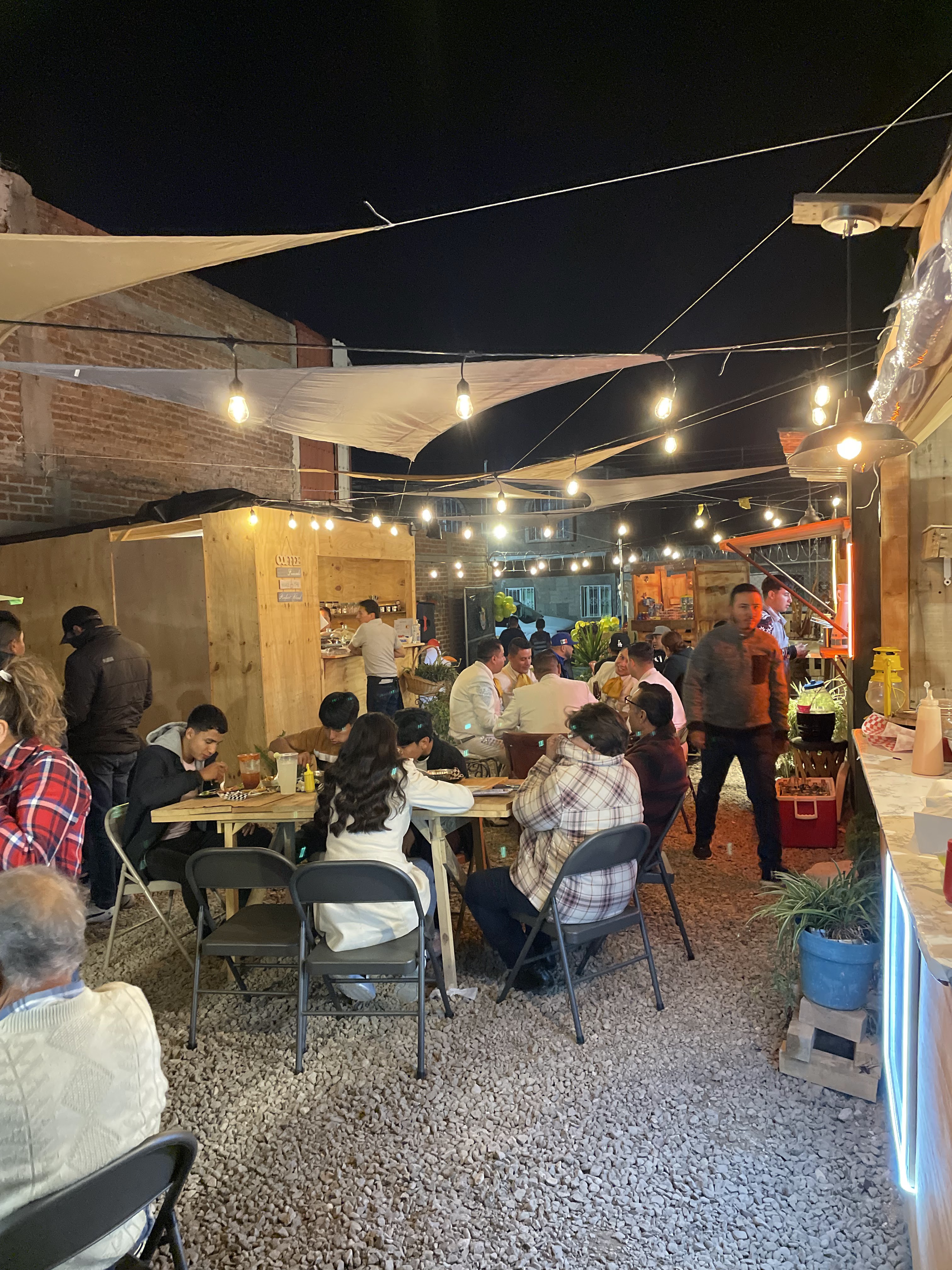 Punto Medio Food Park image 1