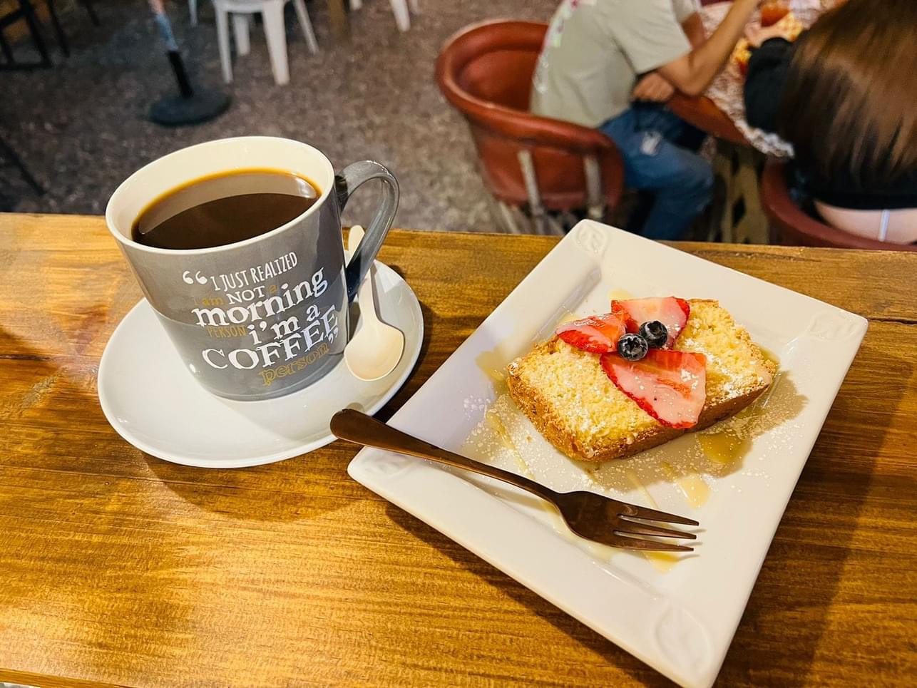 Punto Medio Food Park image 10