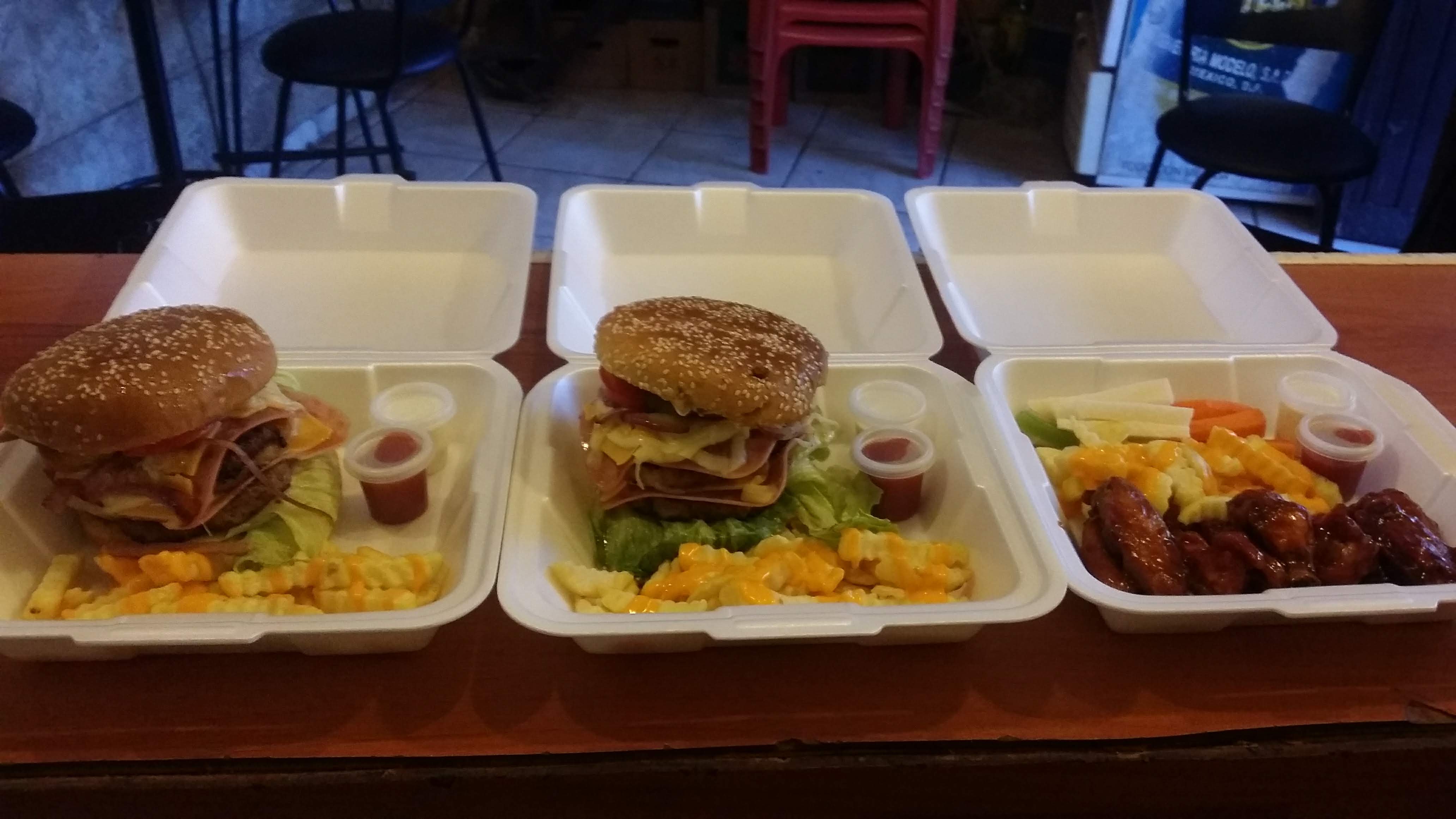 Hamburguesas y alitas "A la burguer" image 1