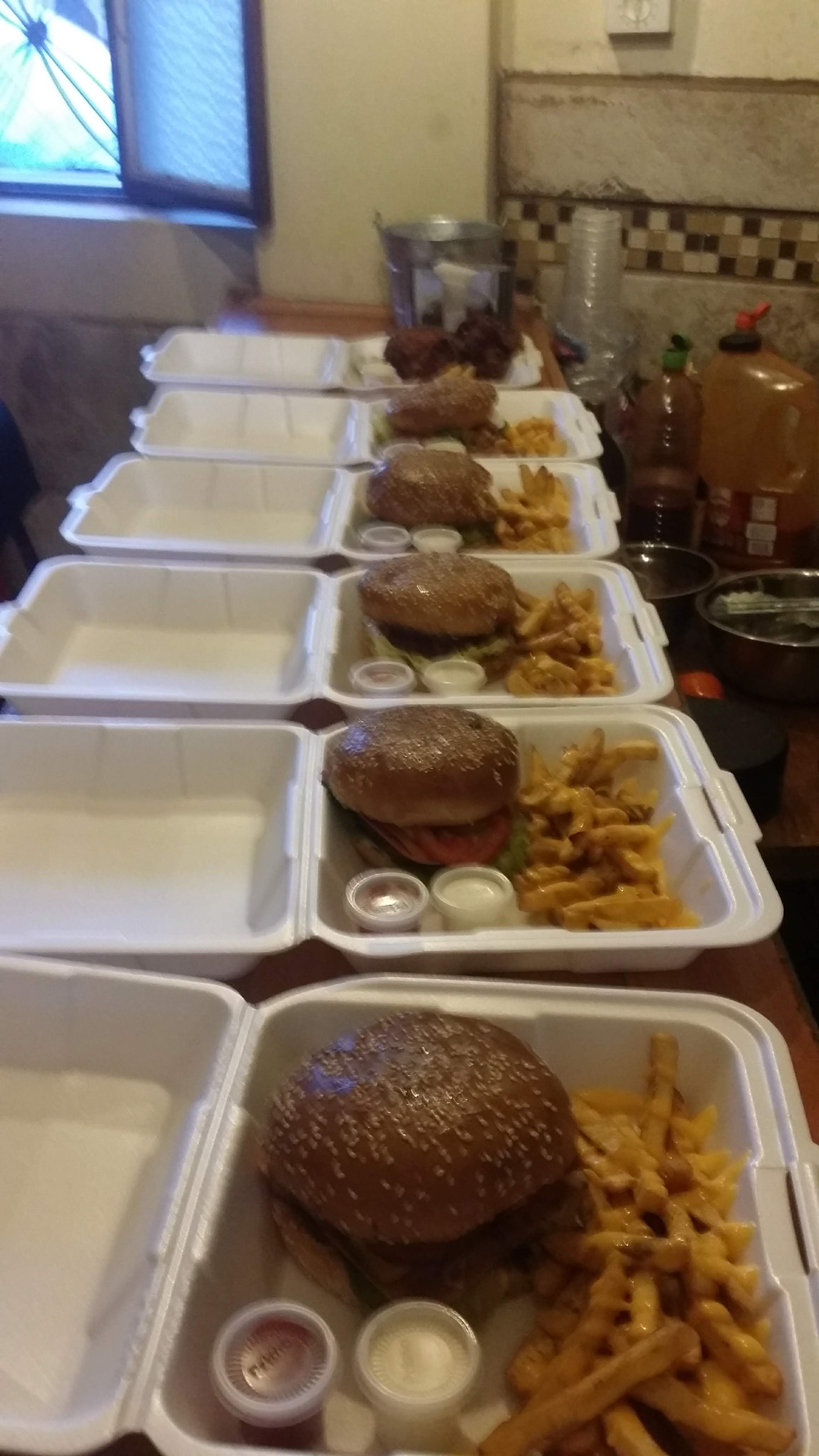 Hamburguesas y alitas "A la burguer" image 10