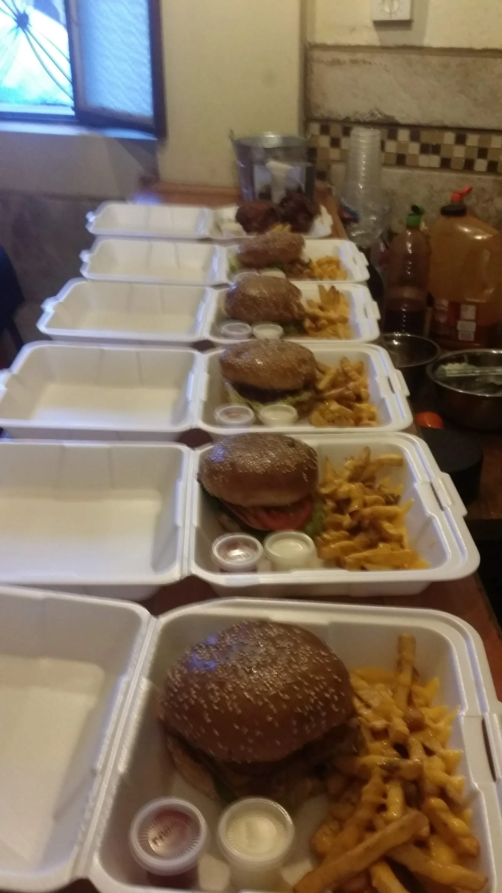 Hamburguesas y alitas "A la burguer" image 10