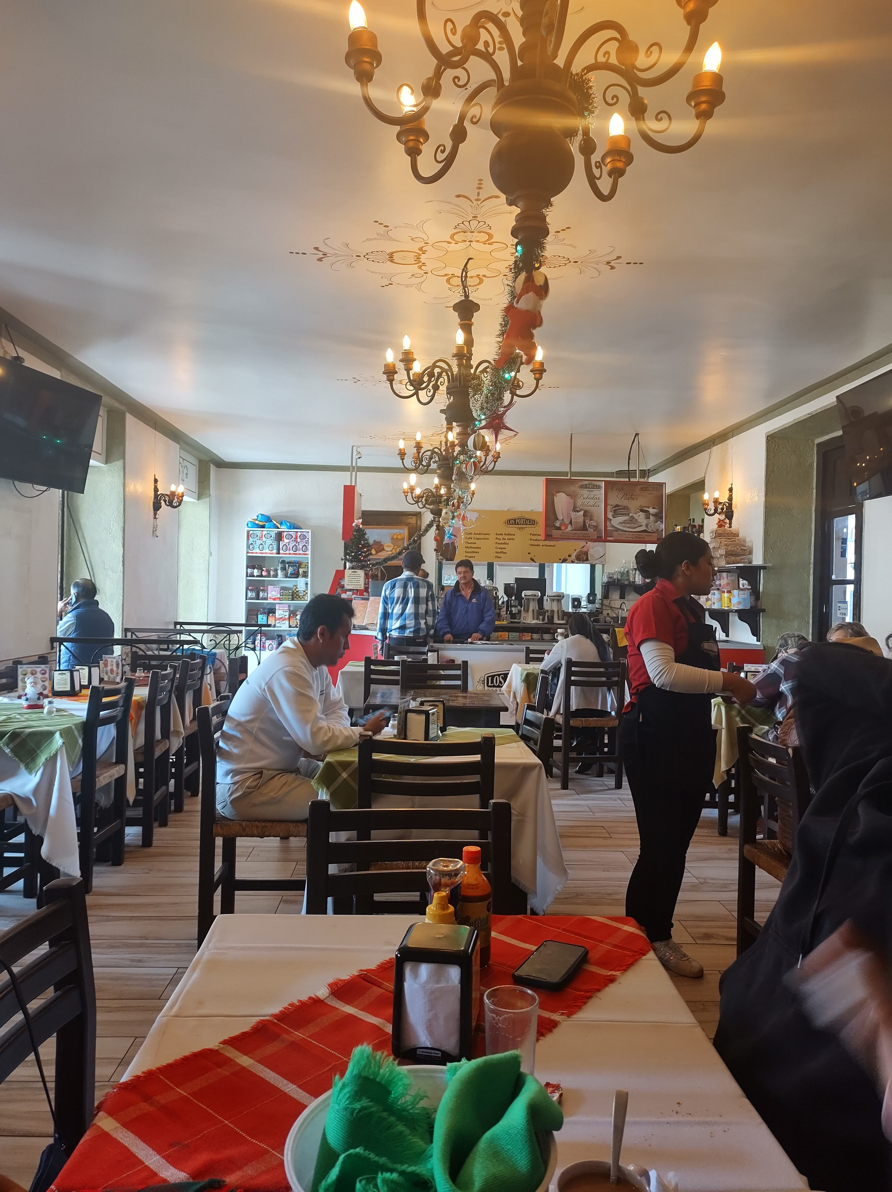 CAFÉ LOS PORTALES image 7