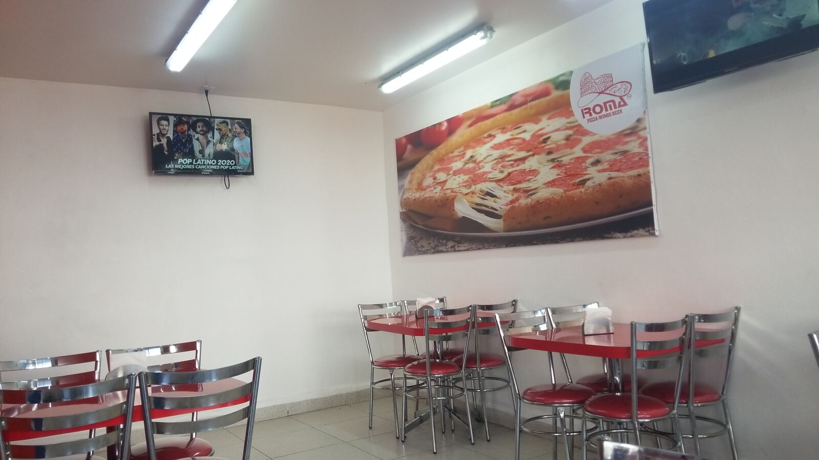 Roma Pizza/Wings/Beer Maravatío image 9