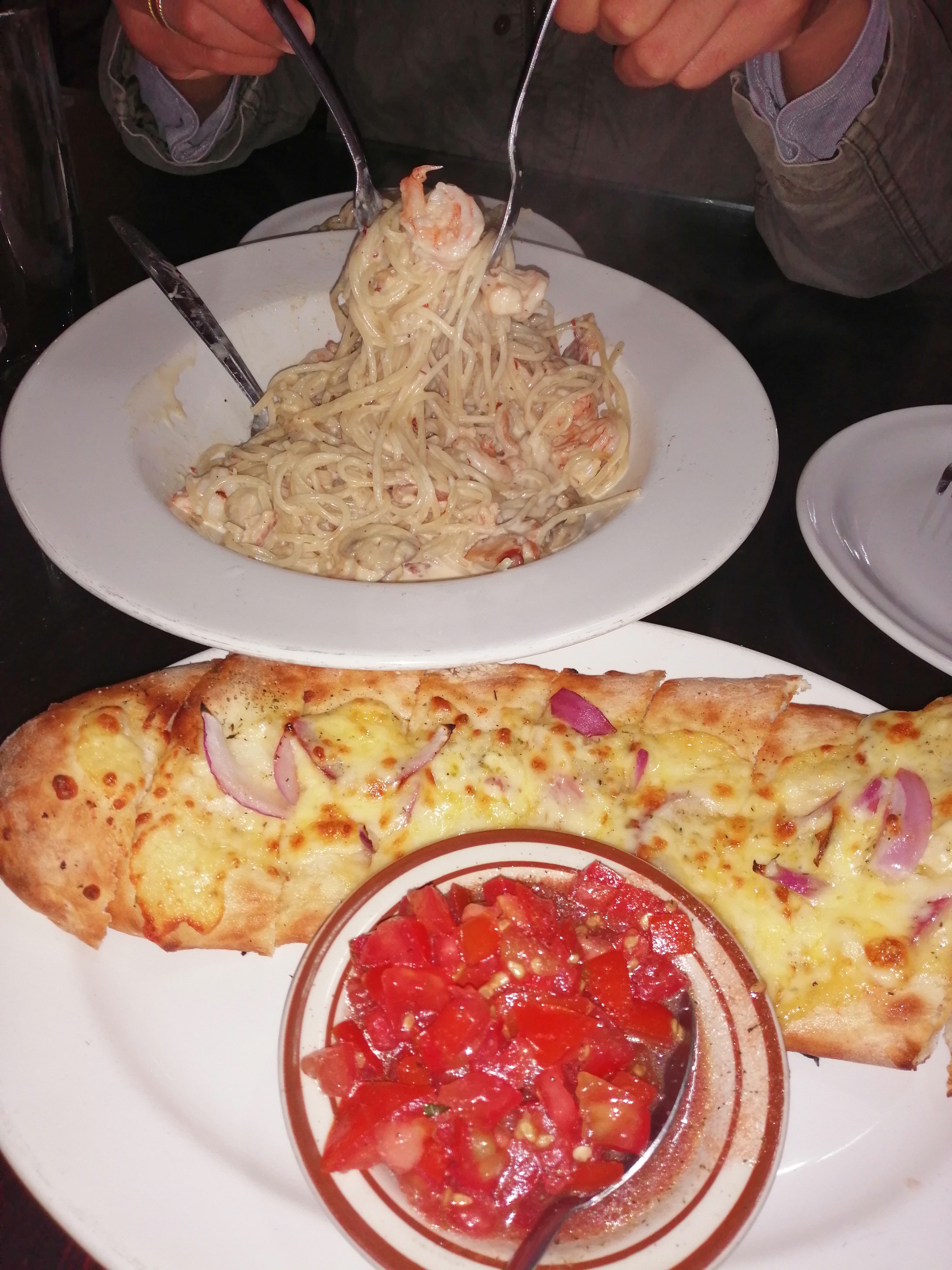 St. Louis Restaurant pizza,pasta y ensalada image 2