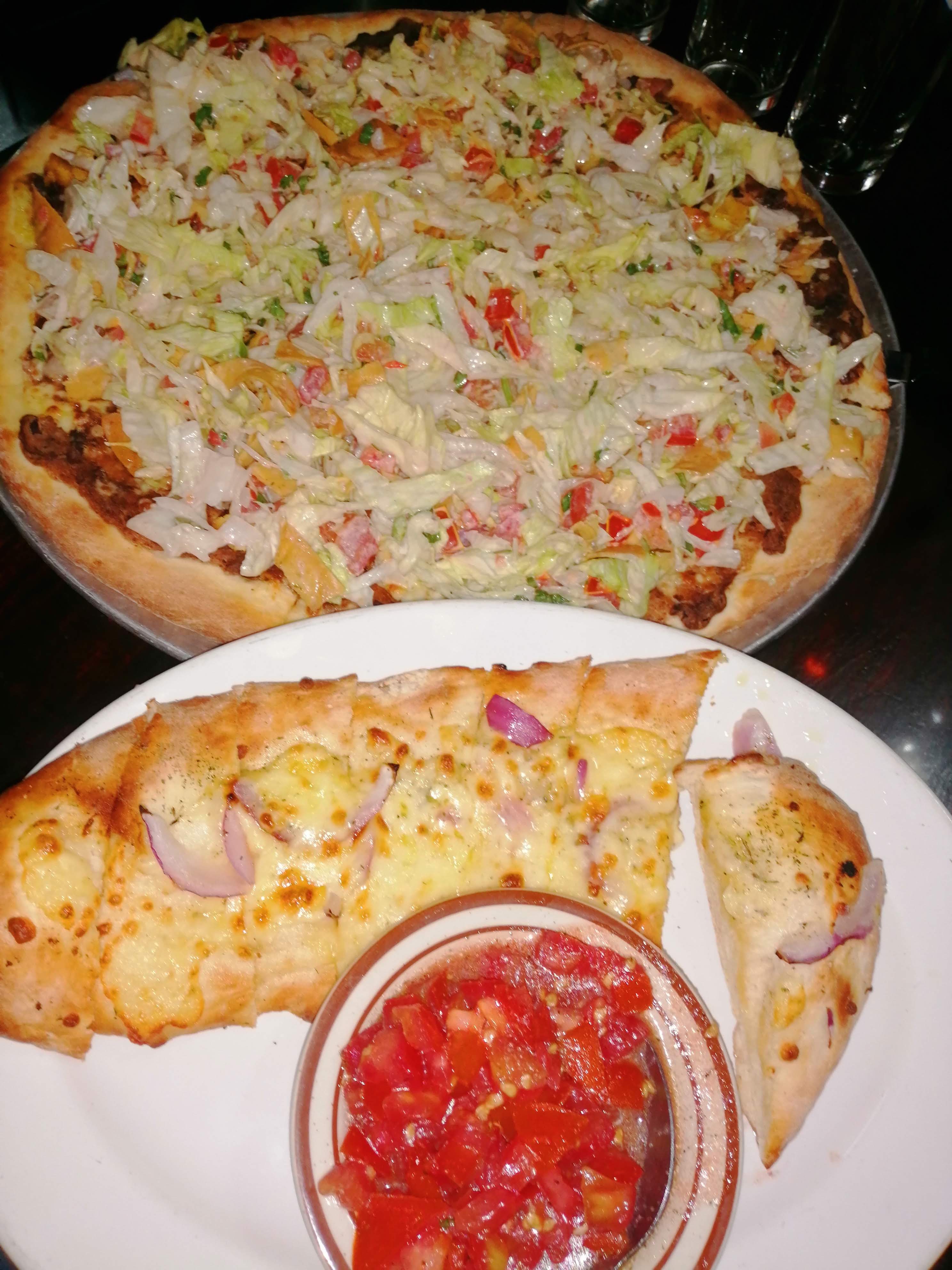 St. Louis Restaurant pizza,pasta y ensalada image 5