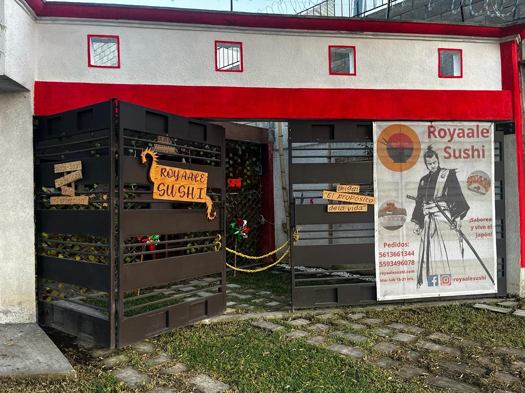 Royaale Sushi image 1