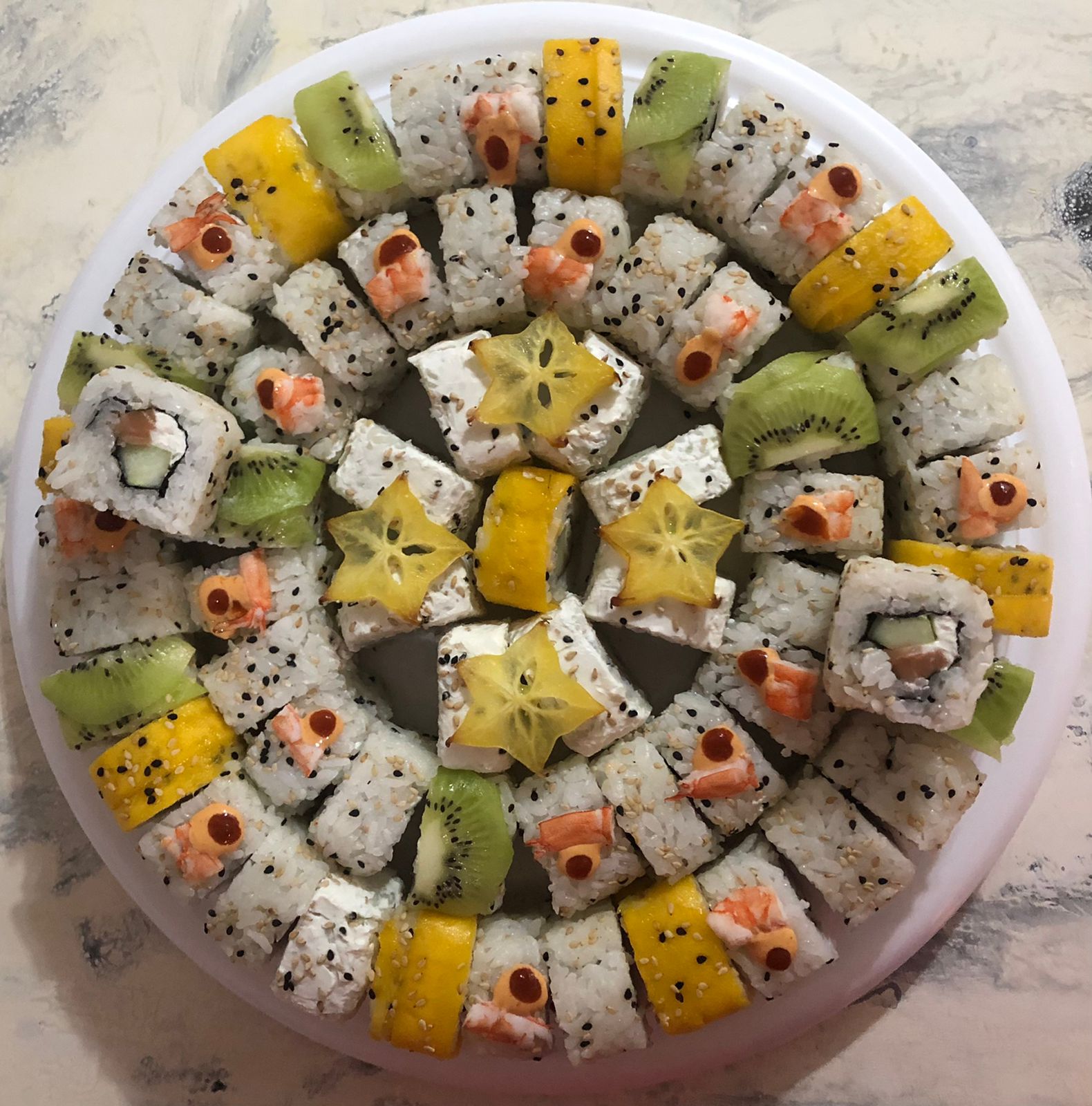 Royaale Sushi image 2