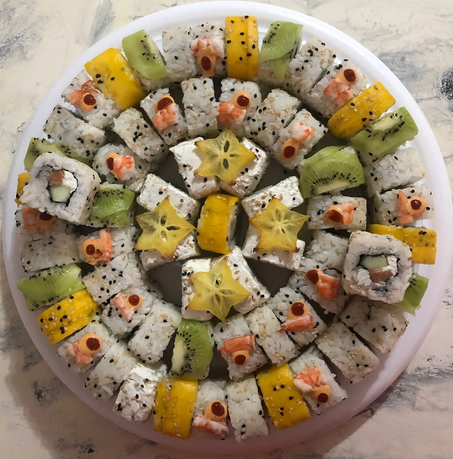 Royaale Sushi image 2