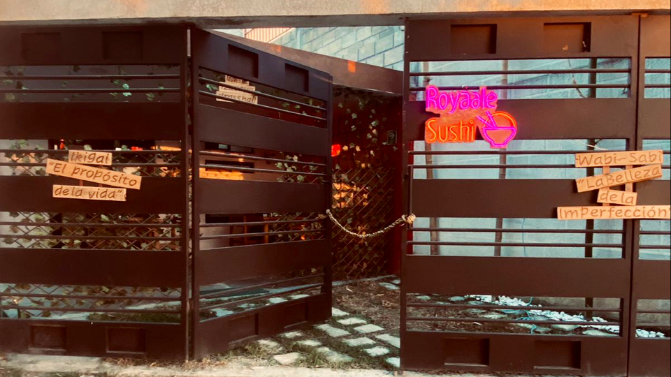 Royaale Sushi image 3