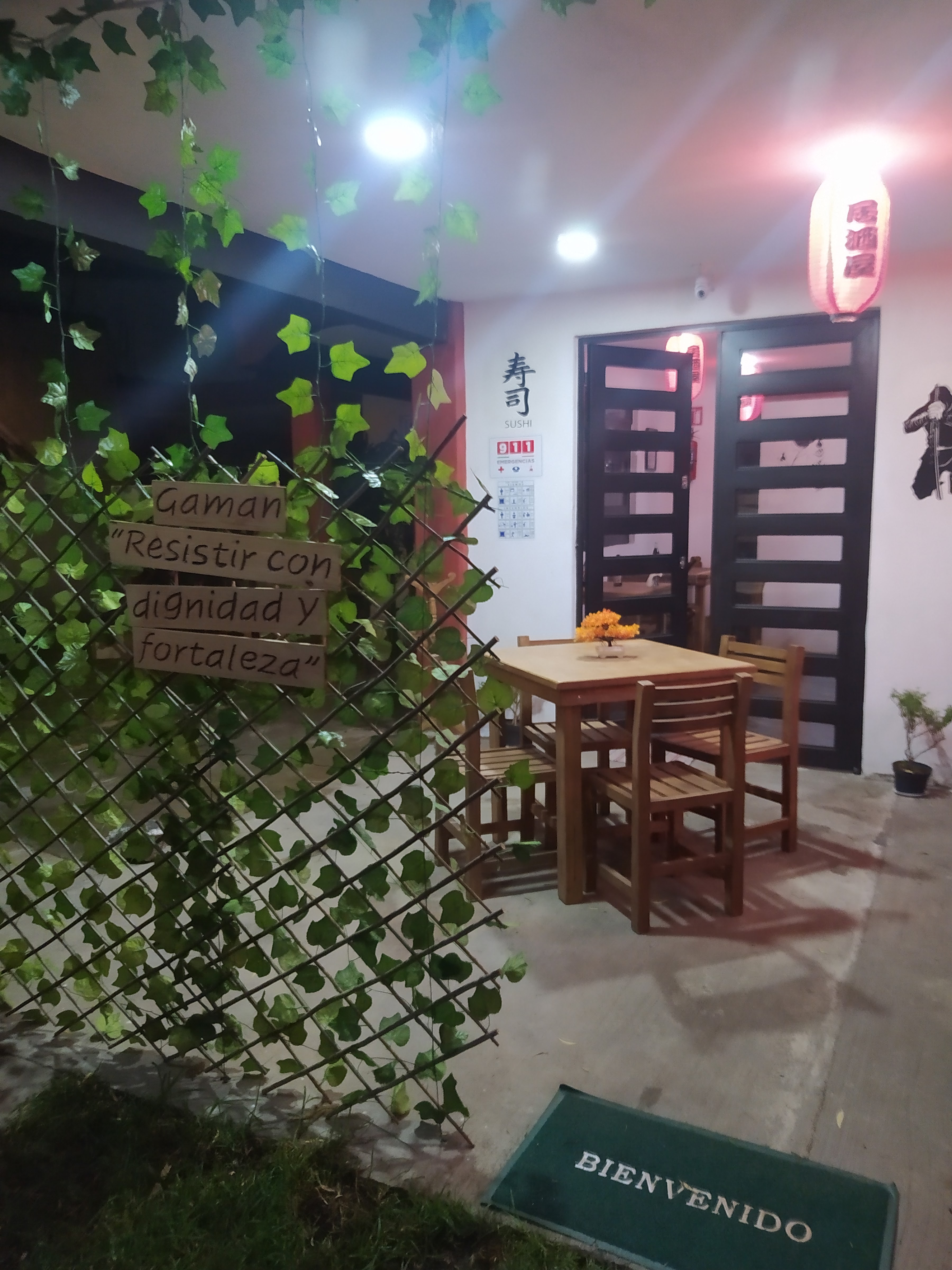 Royaale Sushi image 6